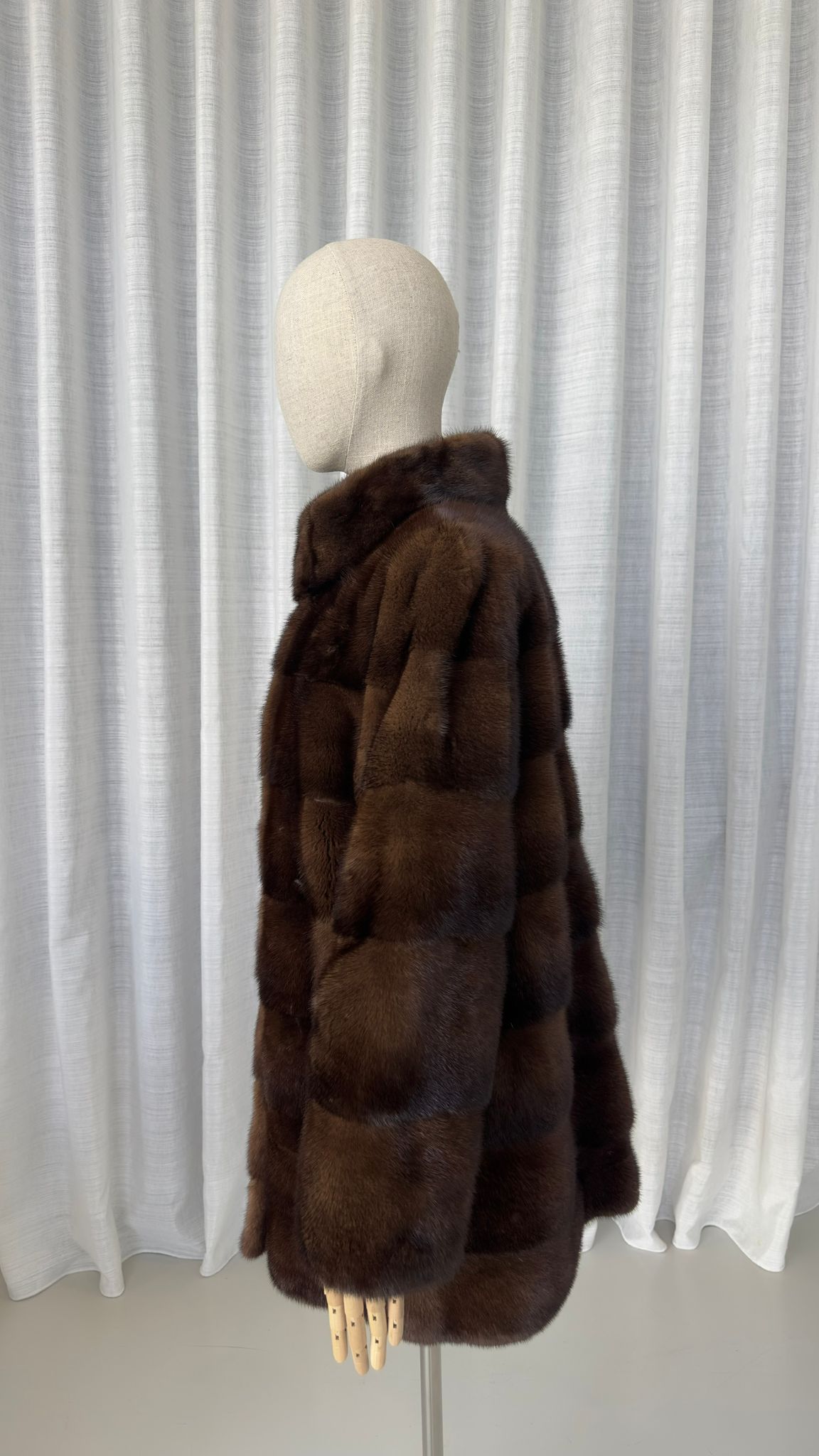 MINK FUR COAT IN BROWN