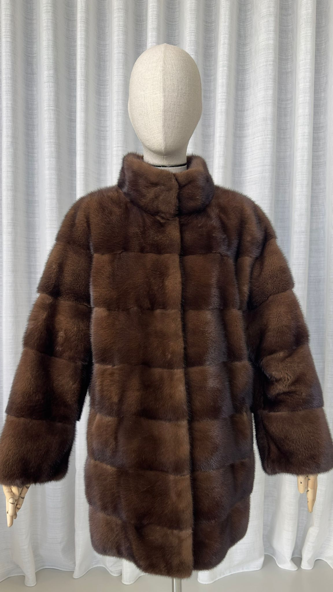 MINK FUR COAT IN BROWN