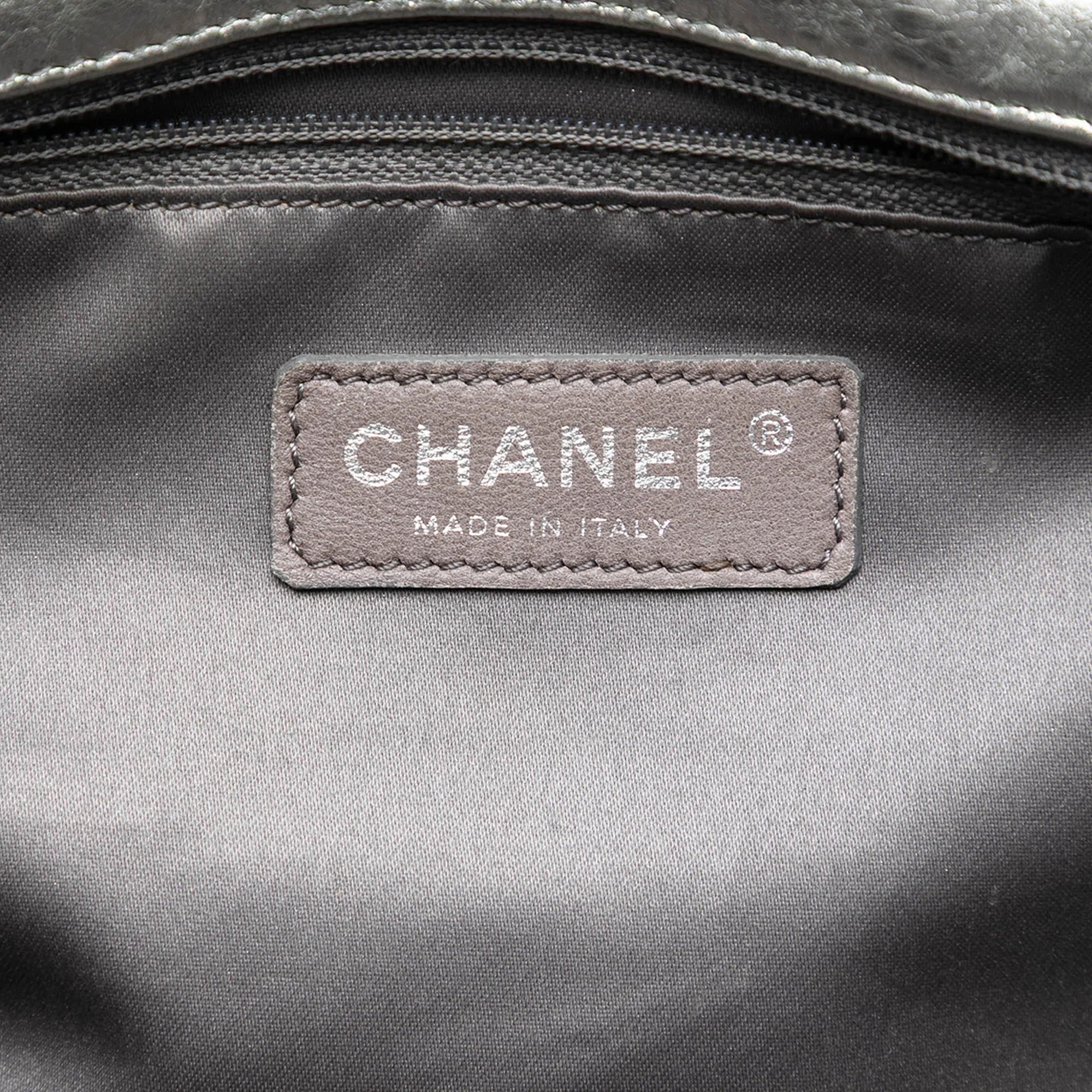 CHANEL METALLIC GLAZED CALFSKIN PERFORATED RODEO DRIVE FLAP BAG IN SILVER