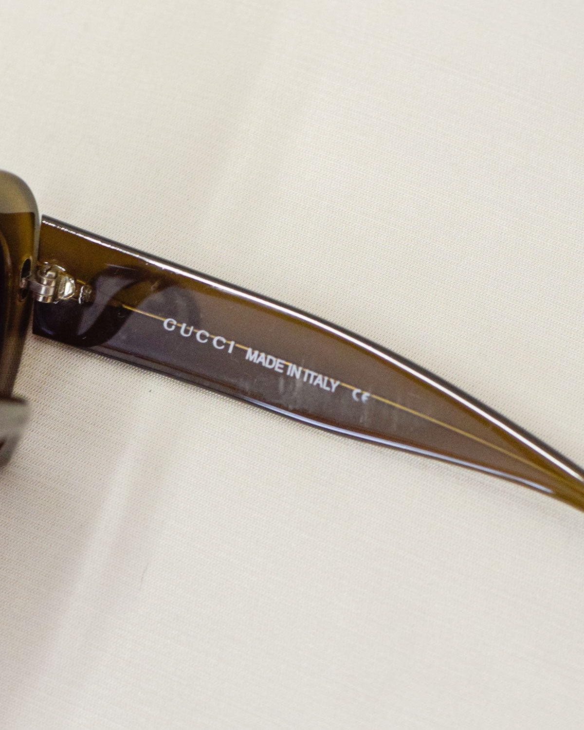 Óculos de sol Gucci vintage verde oliva anos 90 - com caixa