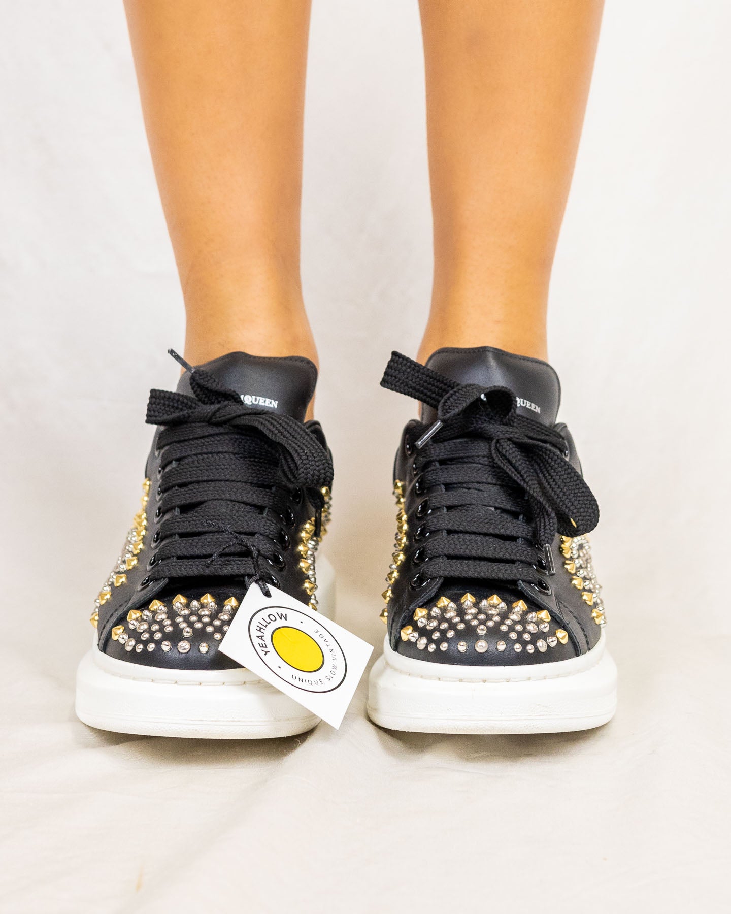 Alexander McQueen Tênis Oversized preto com tachas e caixa - tamanho 37