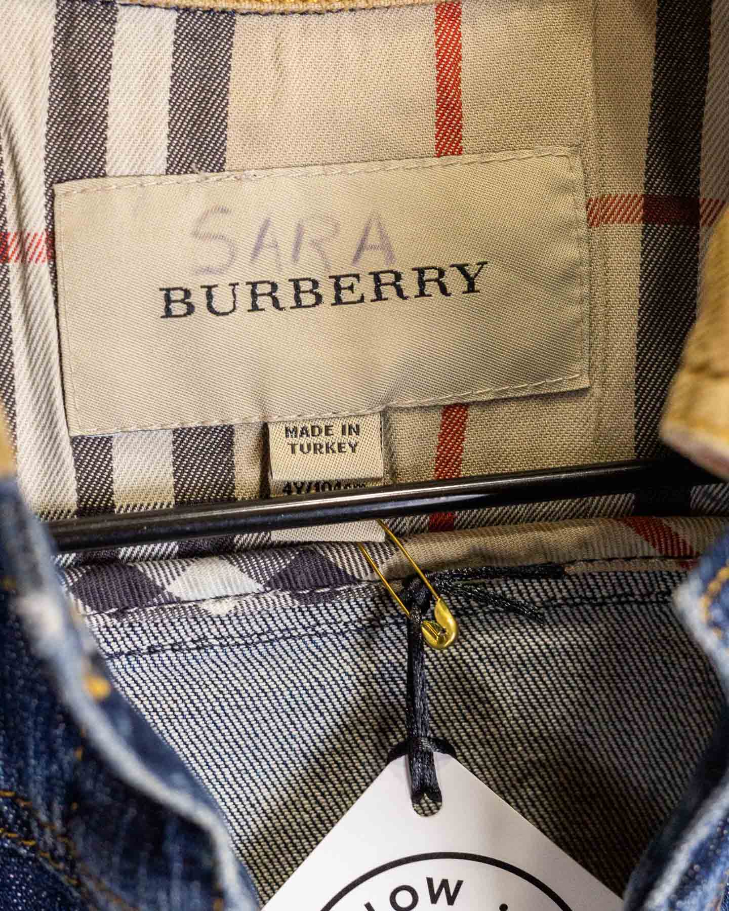 Jaqueta jeans Burberry com gola de veludo cotelê