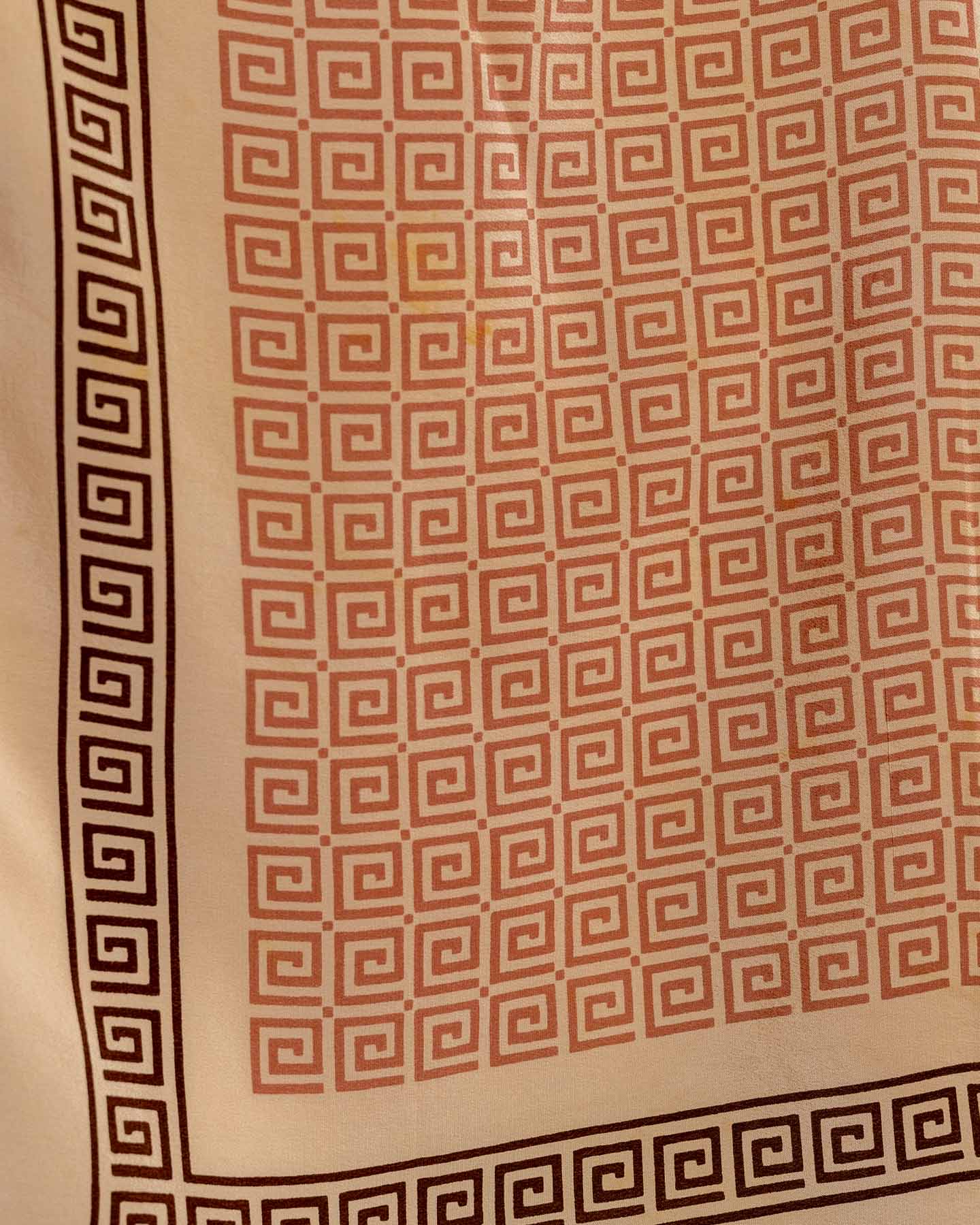 Lenço estampado rosa Chanel - 100% seda