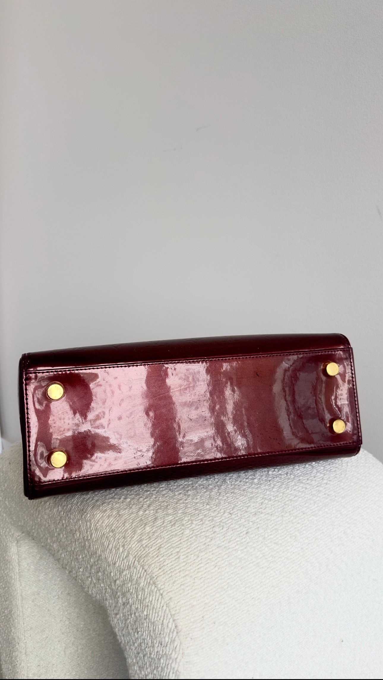 LOUIS VUITTON BREA HANDBAG IN BURGUNDY PATENT LEATHER