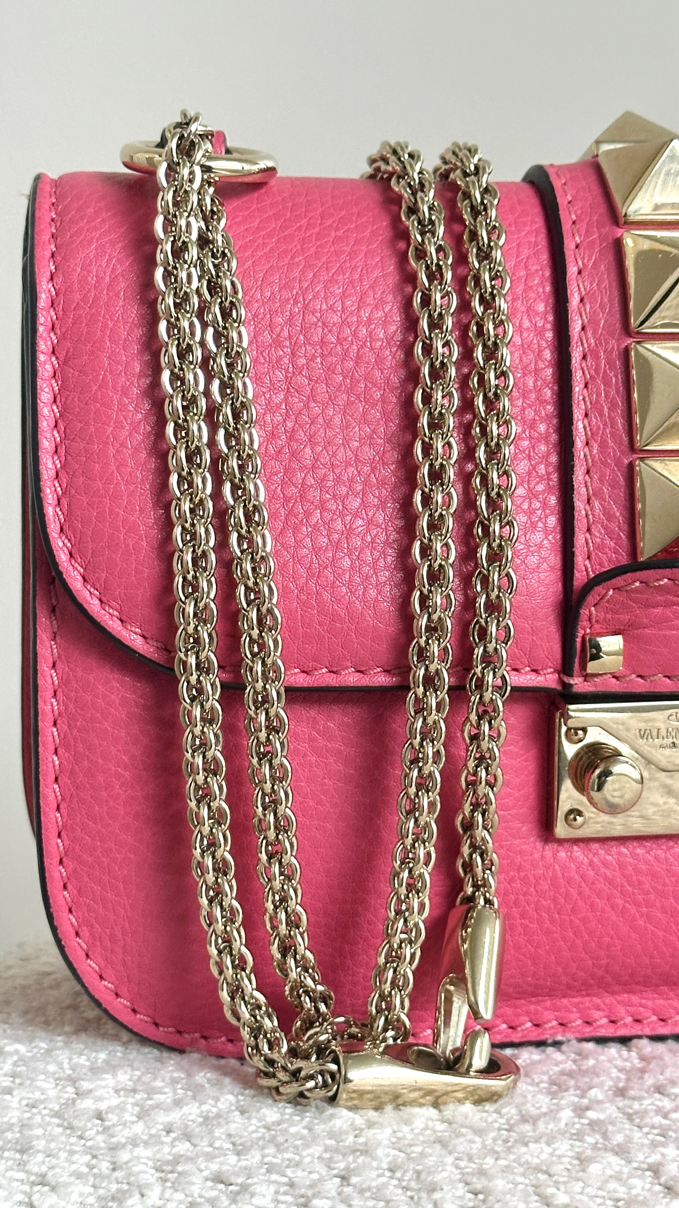 SMALL VALENTINO GARAVANI GLAM LOCK IN PINK