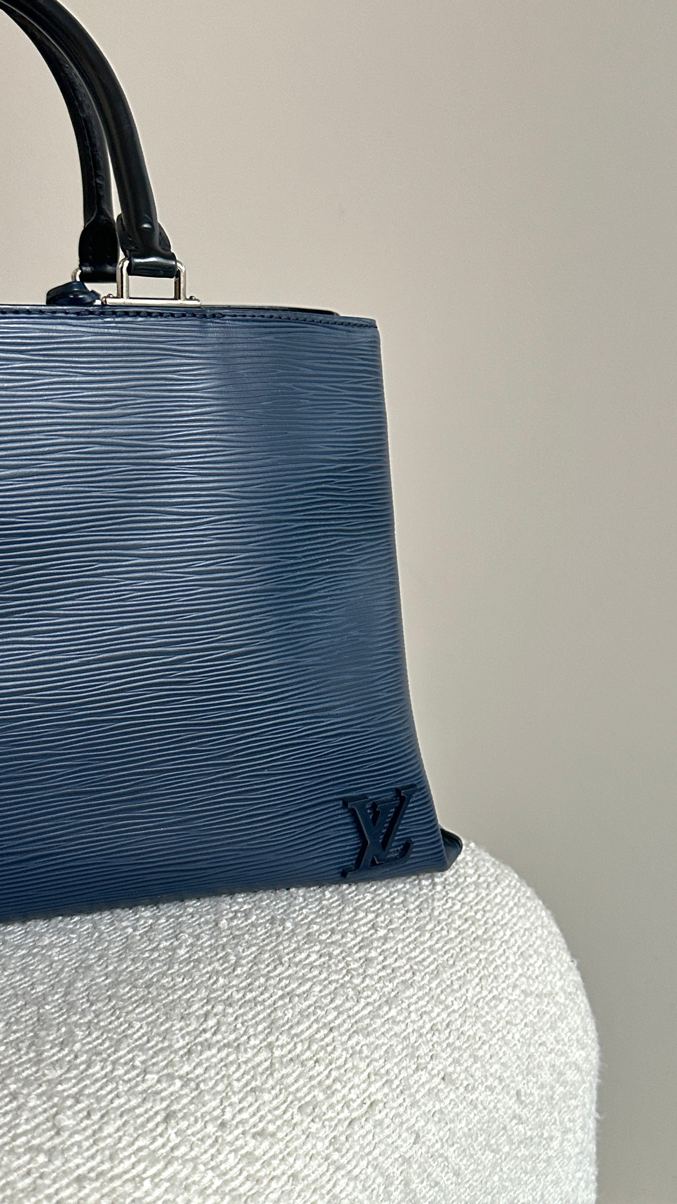 LOUIS VUITTON KLEBER EPI LEATHER MM BAG IN INDIGO BLUE