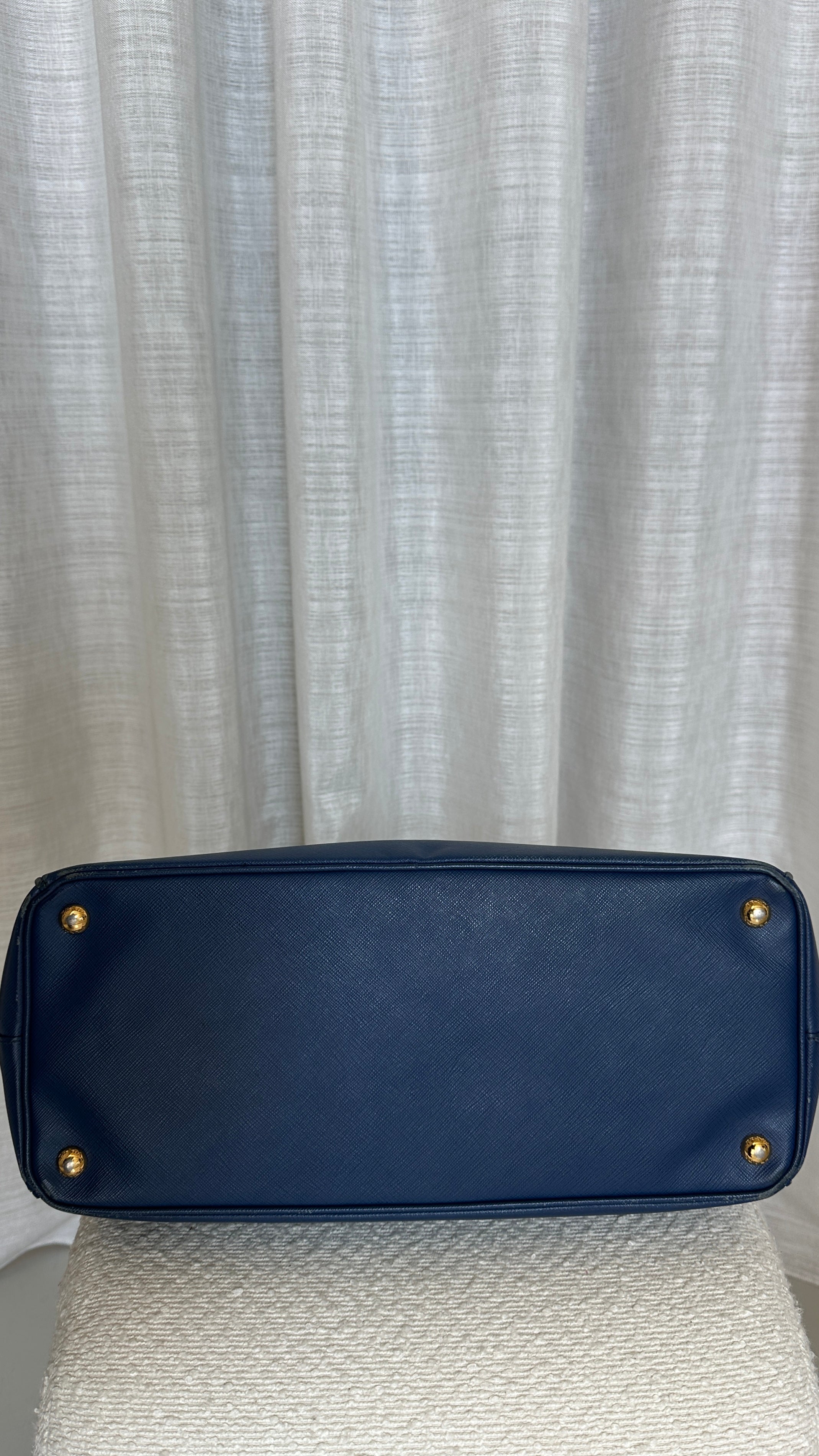 PRADA GALLERIA LEATHER HANDBAG - IN BLUE