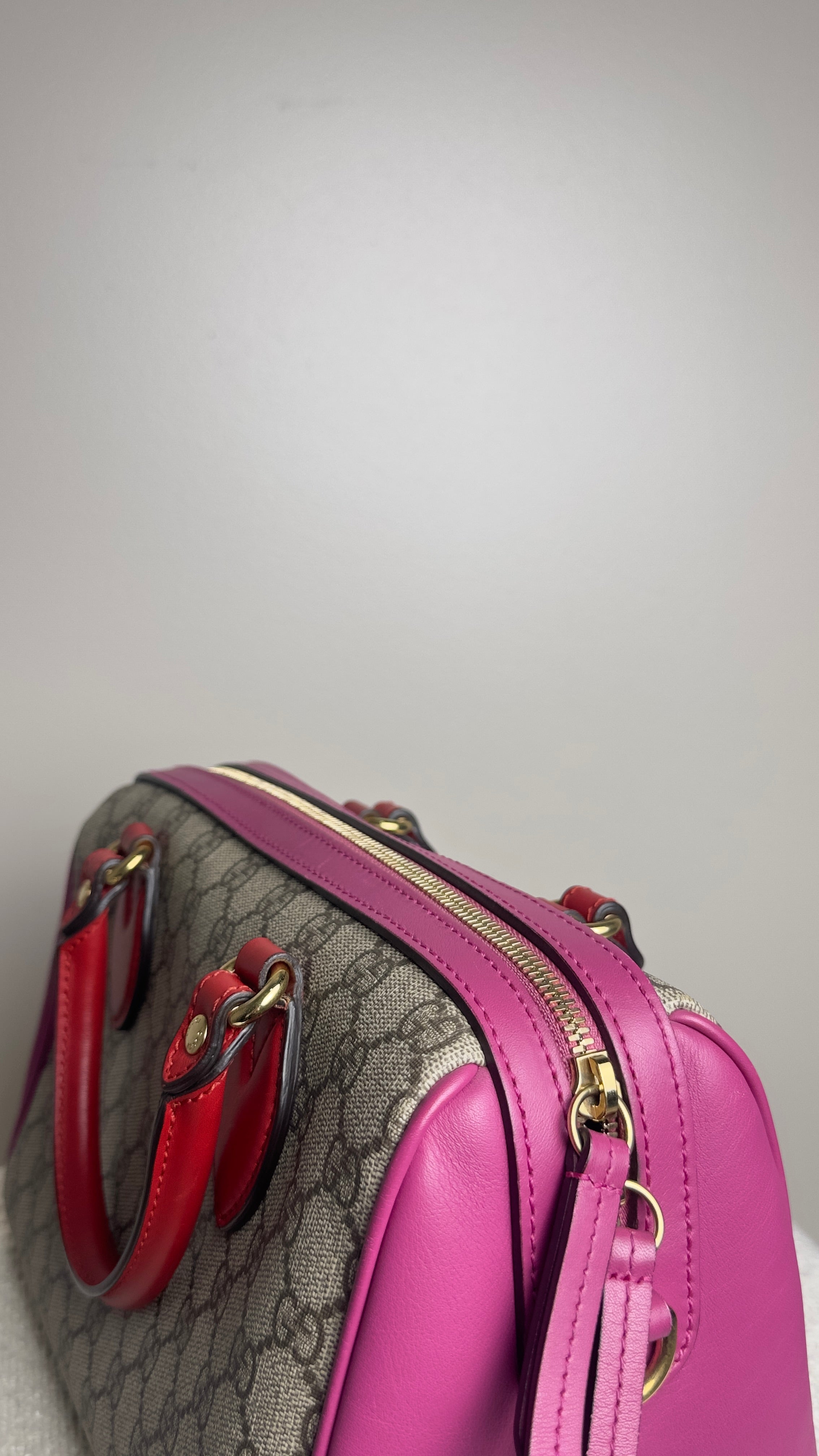 GUCCI SMALL GG SUPREME SATCHEL BAG IN BROWN