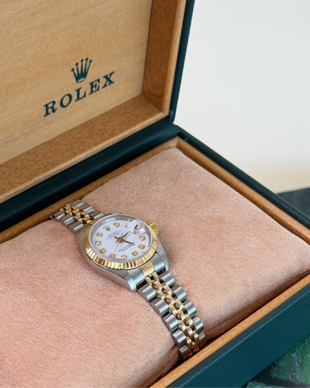 ROLEX LADY DATEJUST 26MM IN STEEL AND GOLD WITH WHITE DIAL AND DIAMONDS