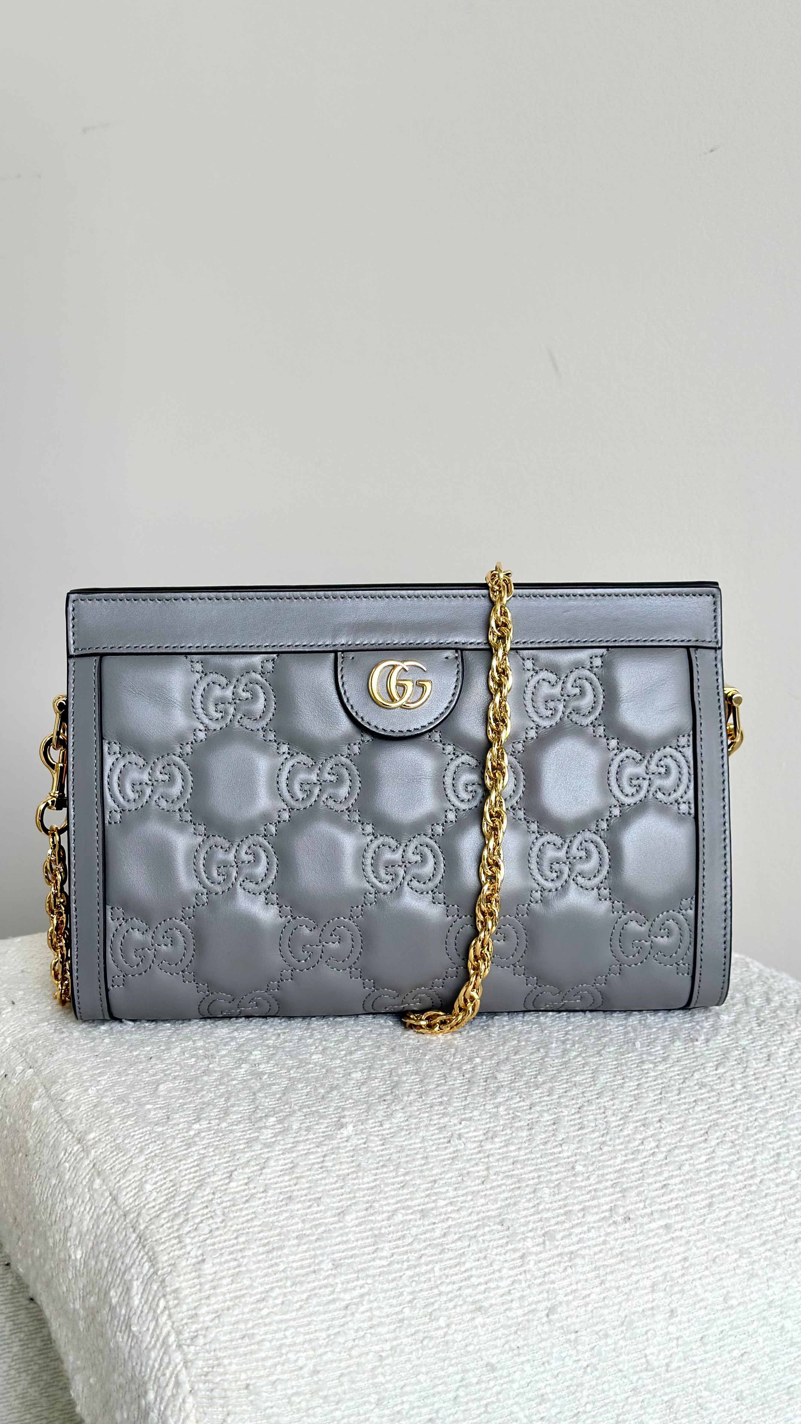GUCCI SMALL GG MARMONT MATELASSE LEATHER OPHIDIA CHAIN BAG IN GRAY