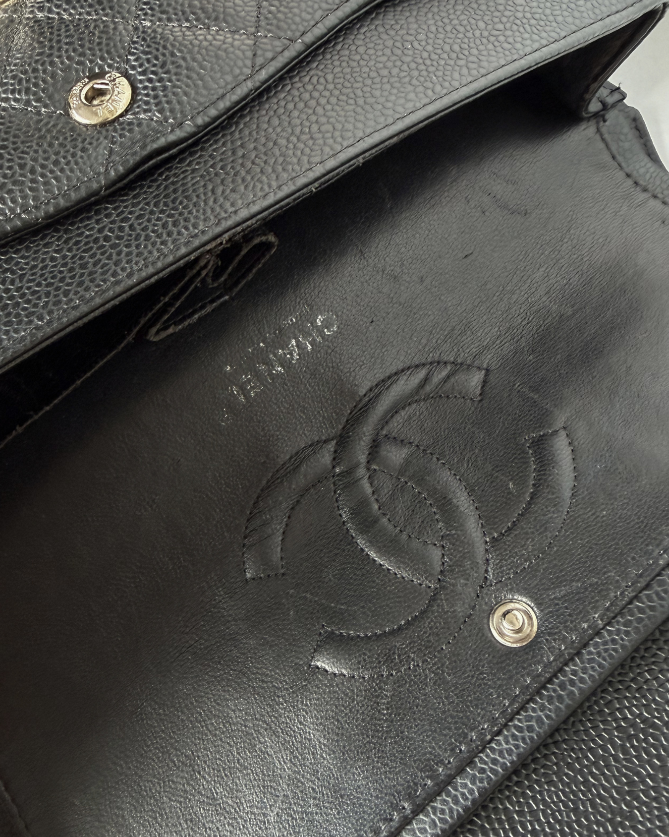CHANEL MEDIUM CLASSIC CAVIAR IN BLACK