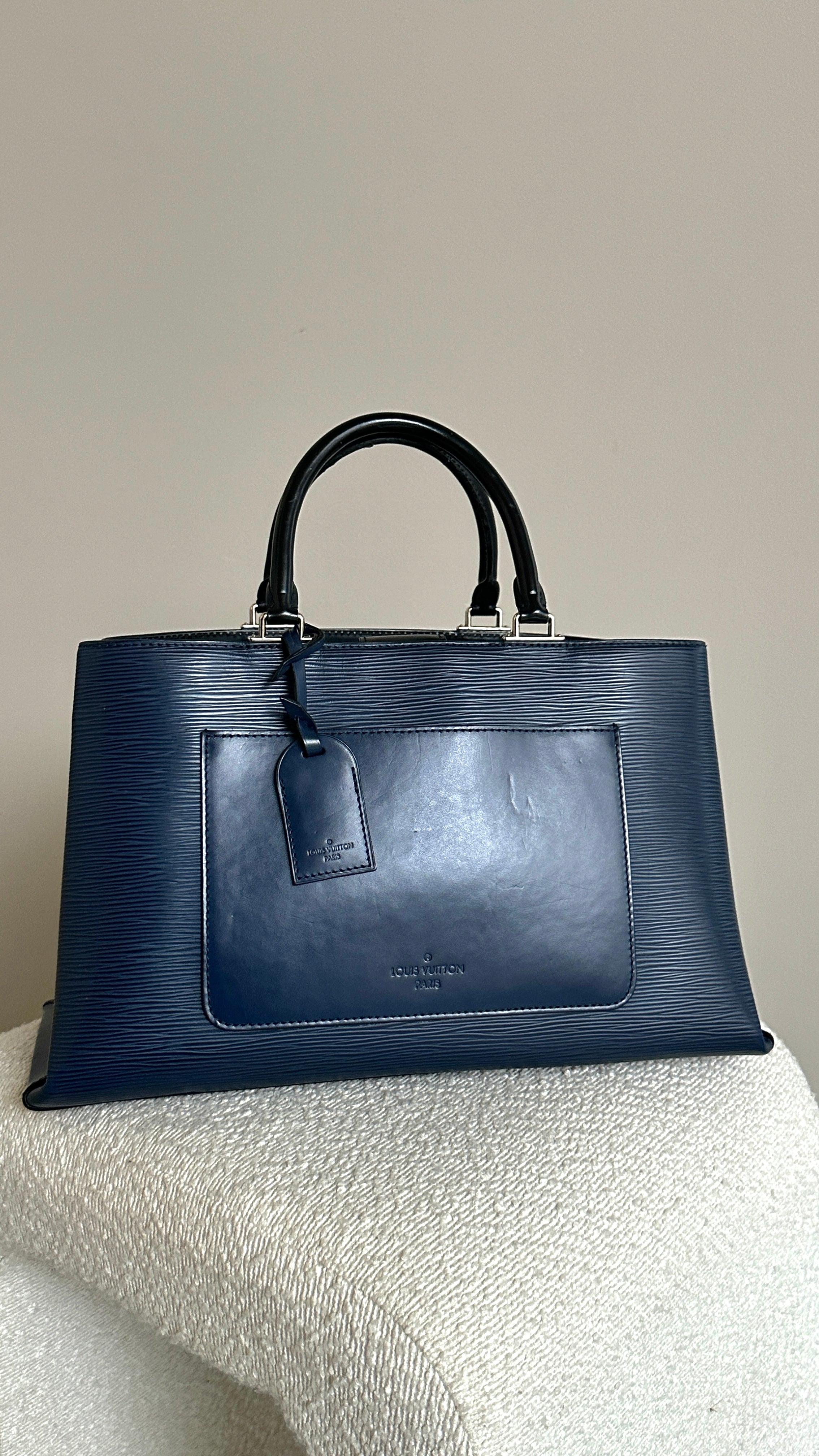 LOUIS VUITTON KLEBER EPI LEATHER MM BAG IN INDIGO BLUE