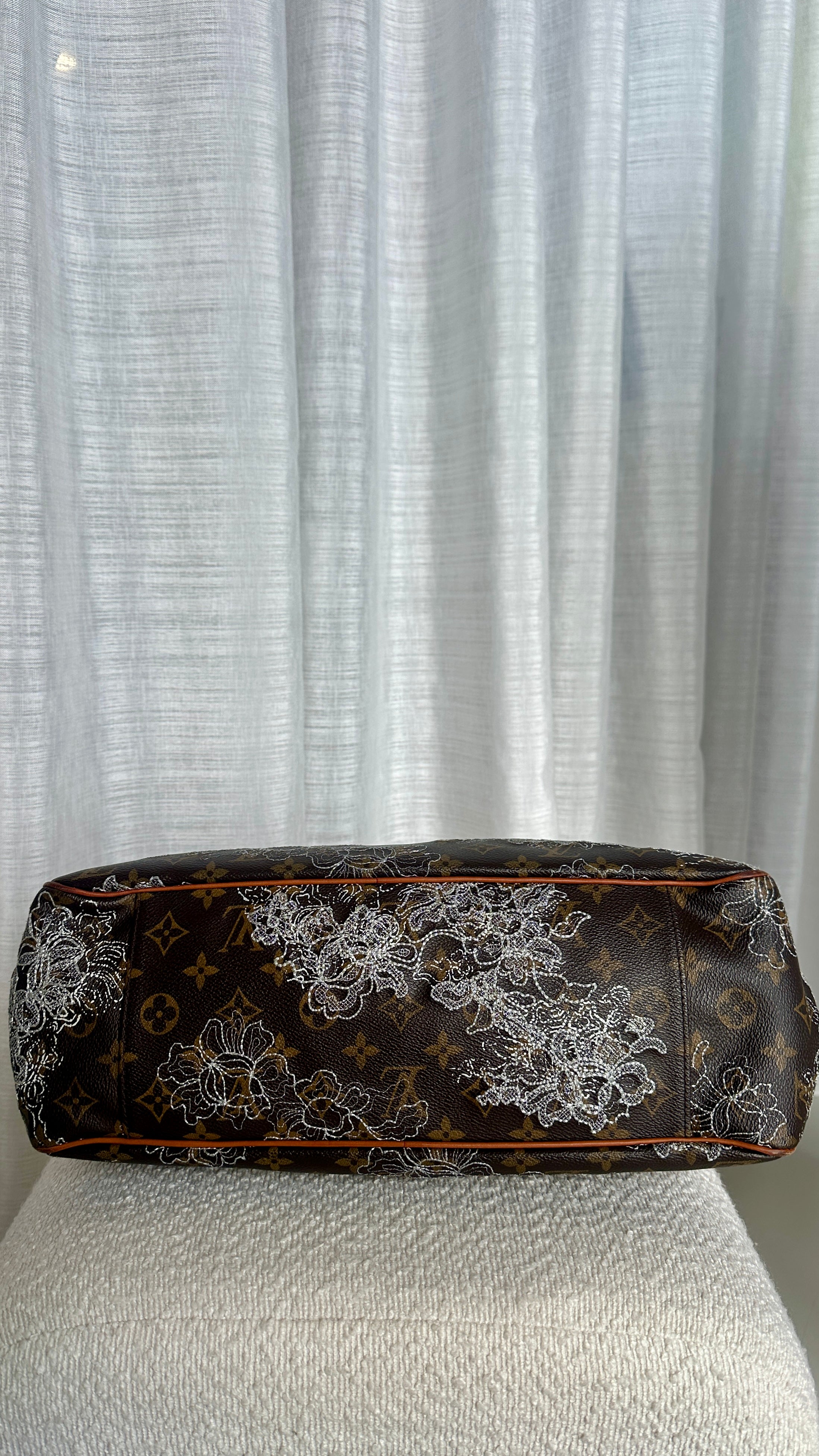 LOUIS VUITTON MONOGRAM BATIGNOLES HORIZONTAL TOTE BAG - IN BORWN