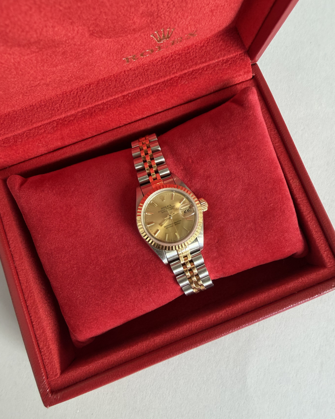 ROLEX LADY DATEJUST 26 MM COM MOSTRADOR CHAMPANHE