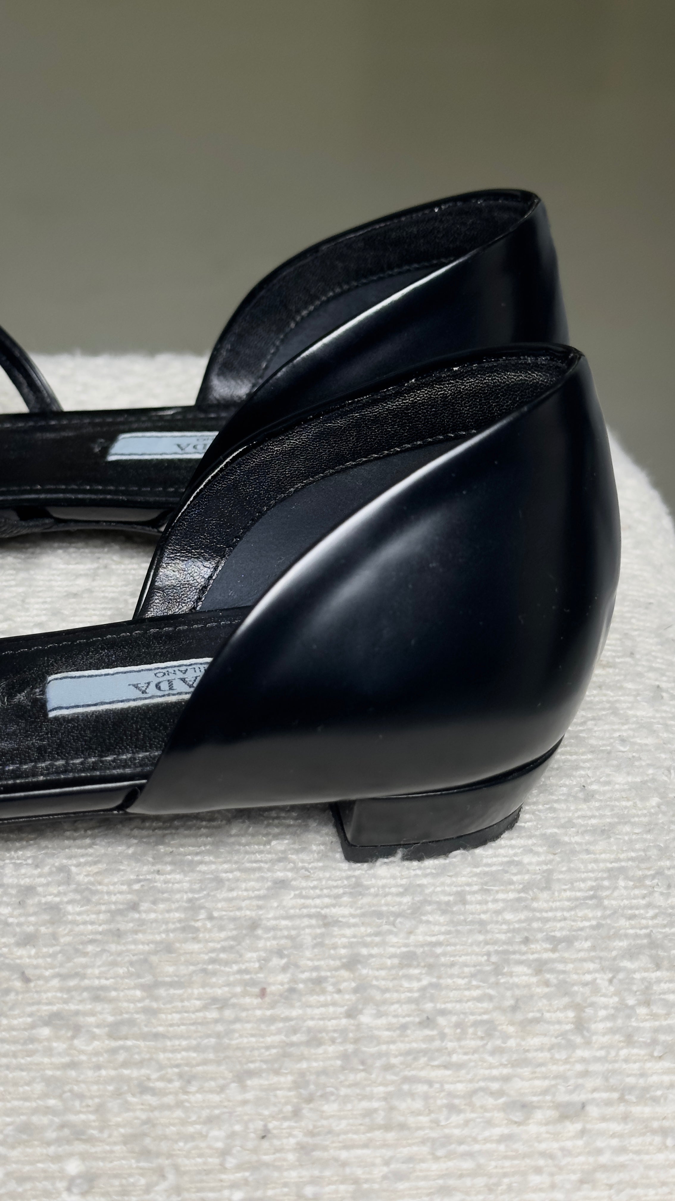 PRADA SHOES IN BLACK - SIZE 39