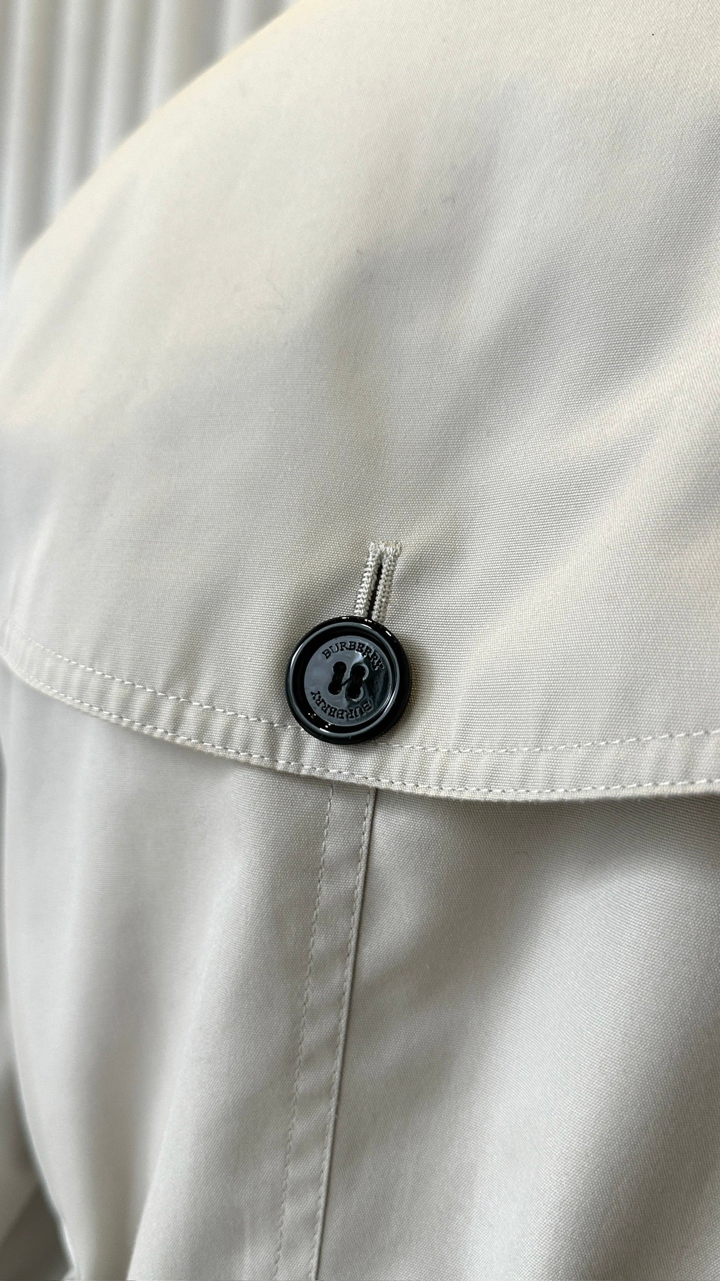 BURBERRY TRENCH COAT IN OFF WHITE