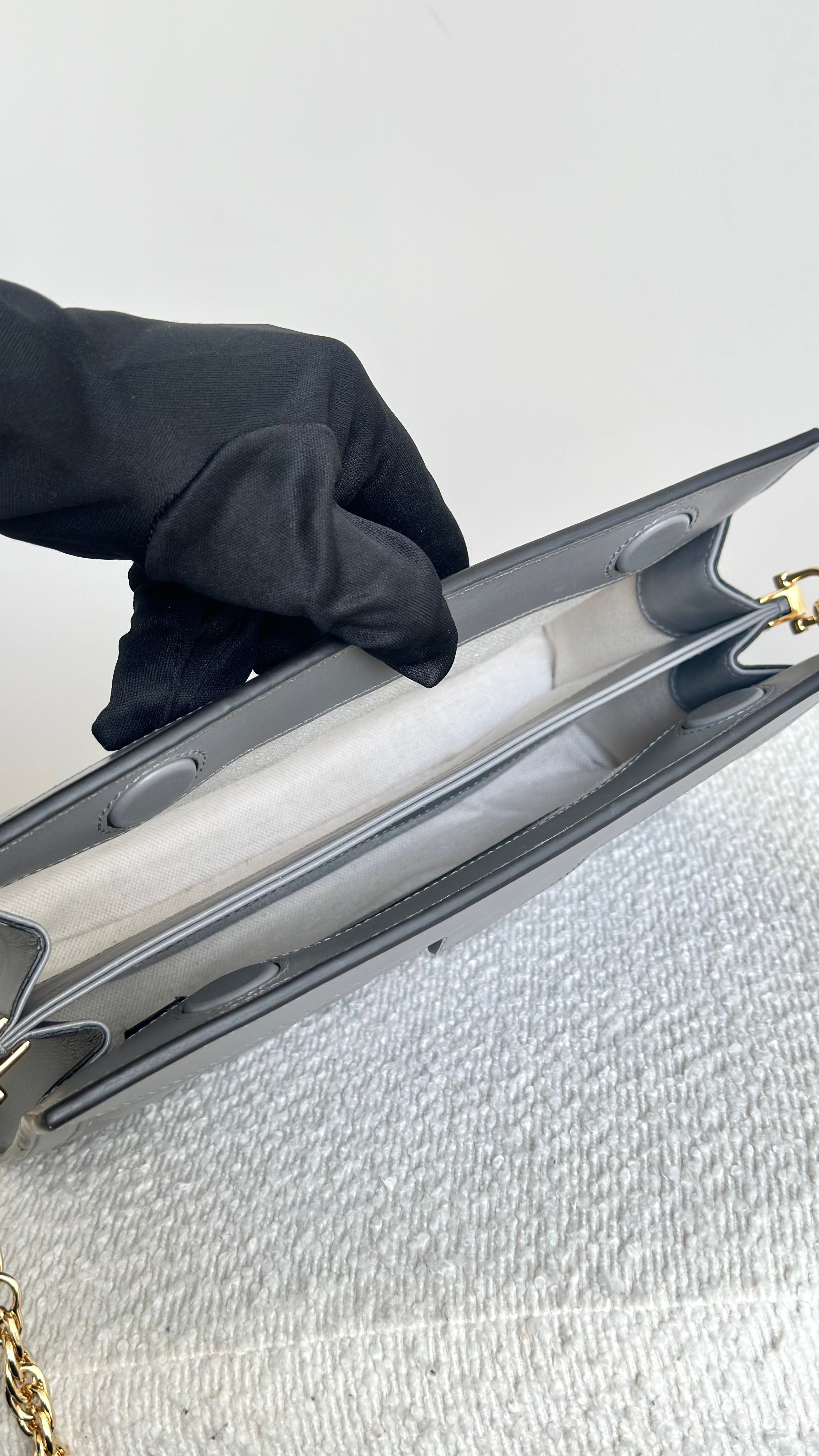 GUCCI SMALL GG MARMONT MATELASSE LEATHER OPHIDIA CHAIN BAG IN GRAY