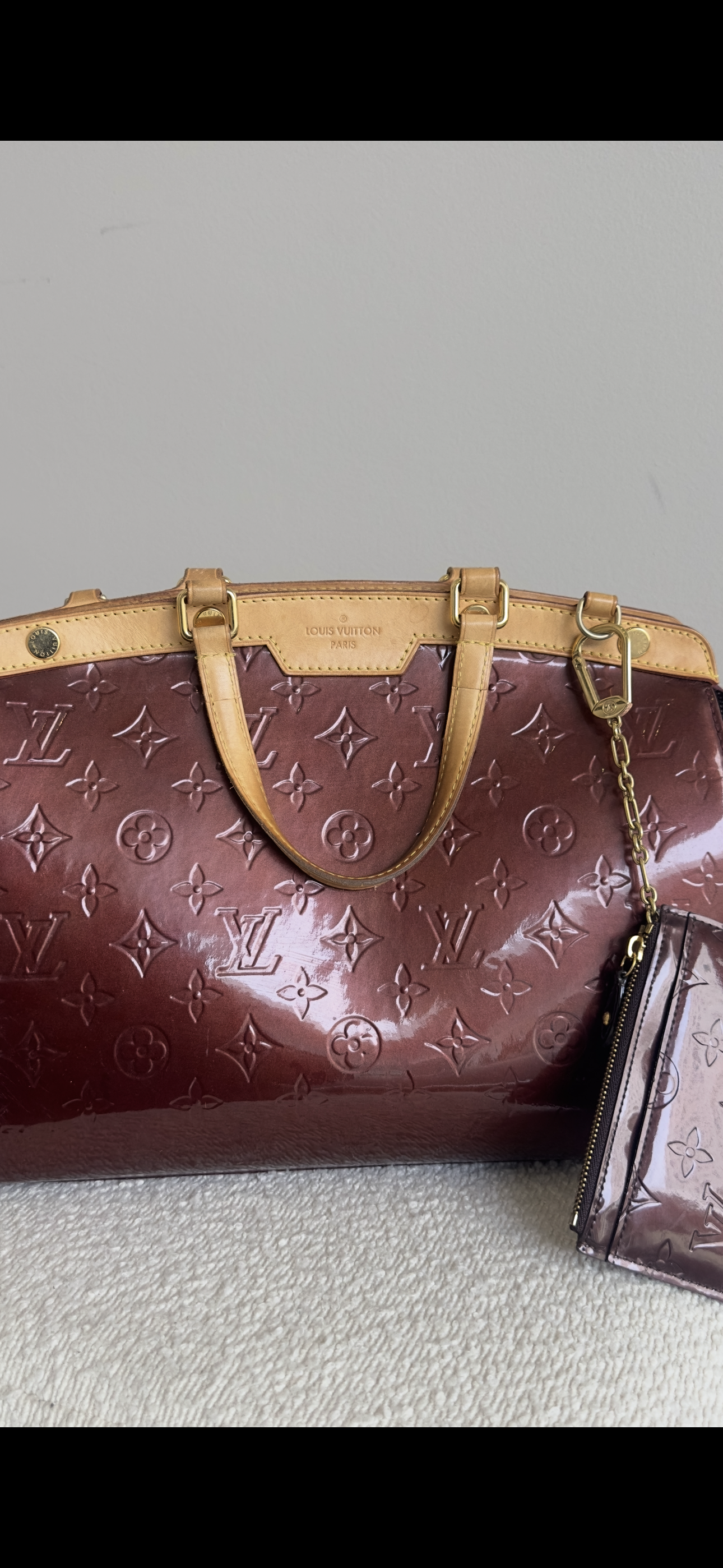 LOUIS VUITTON BREA HANDBAG IN BURGUNDY PATENT LEATHER