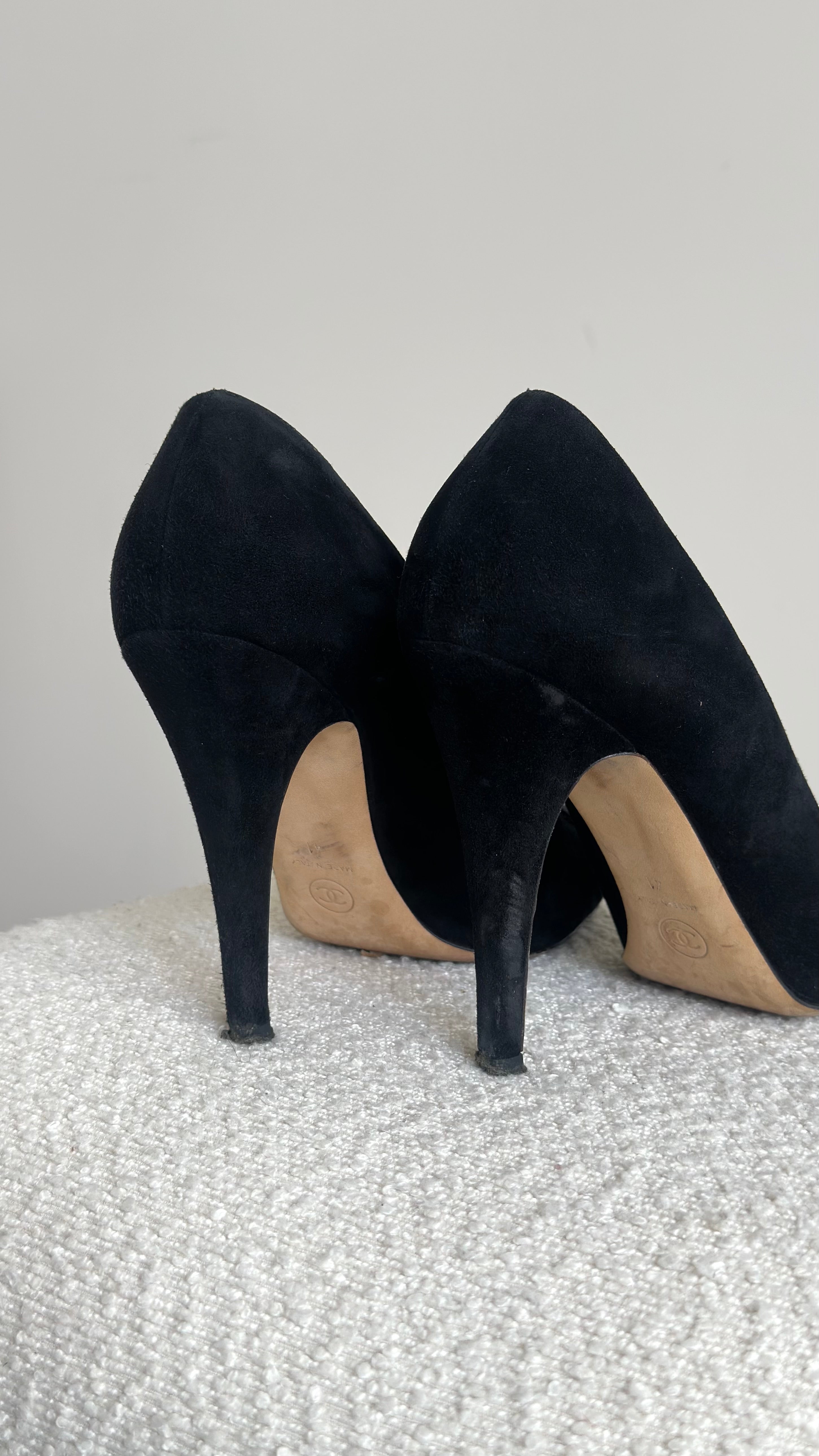 CHANEL SUEDE SHOES IN BLACK SIZE 41
