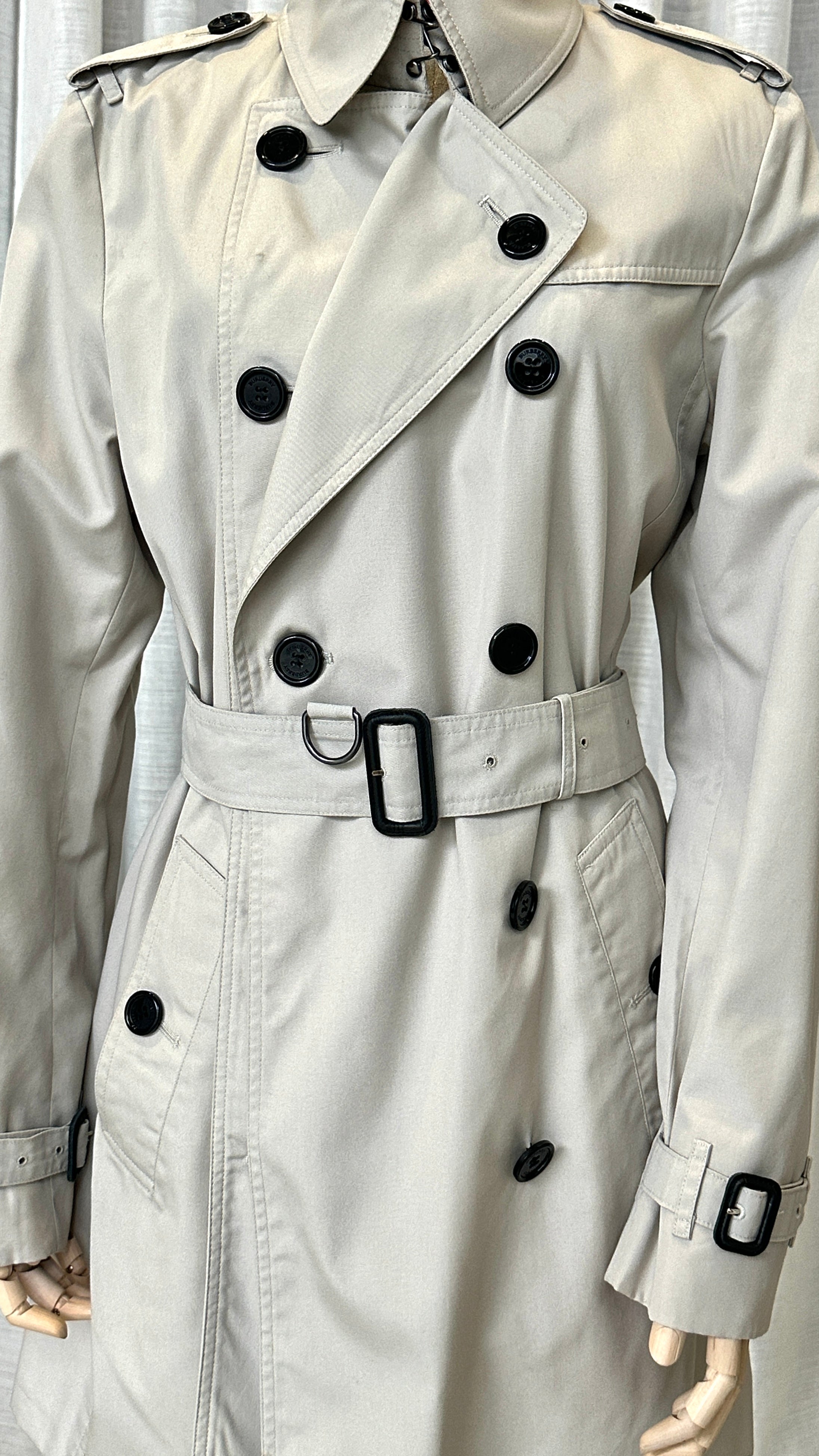 BURBERRY TRENCH COAT IN OFF WHITE