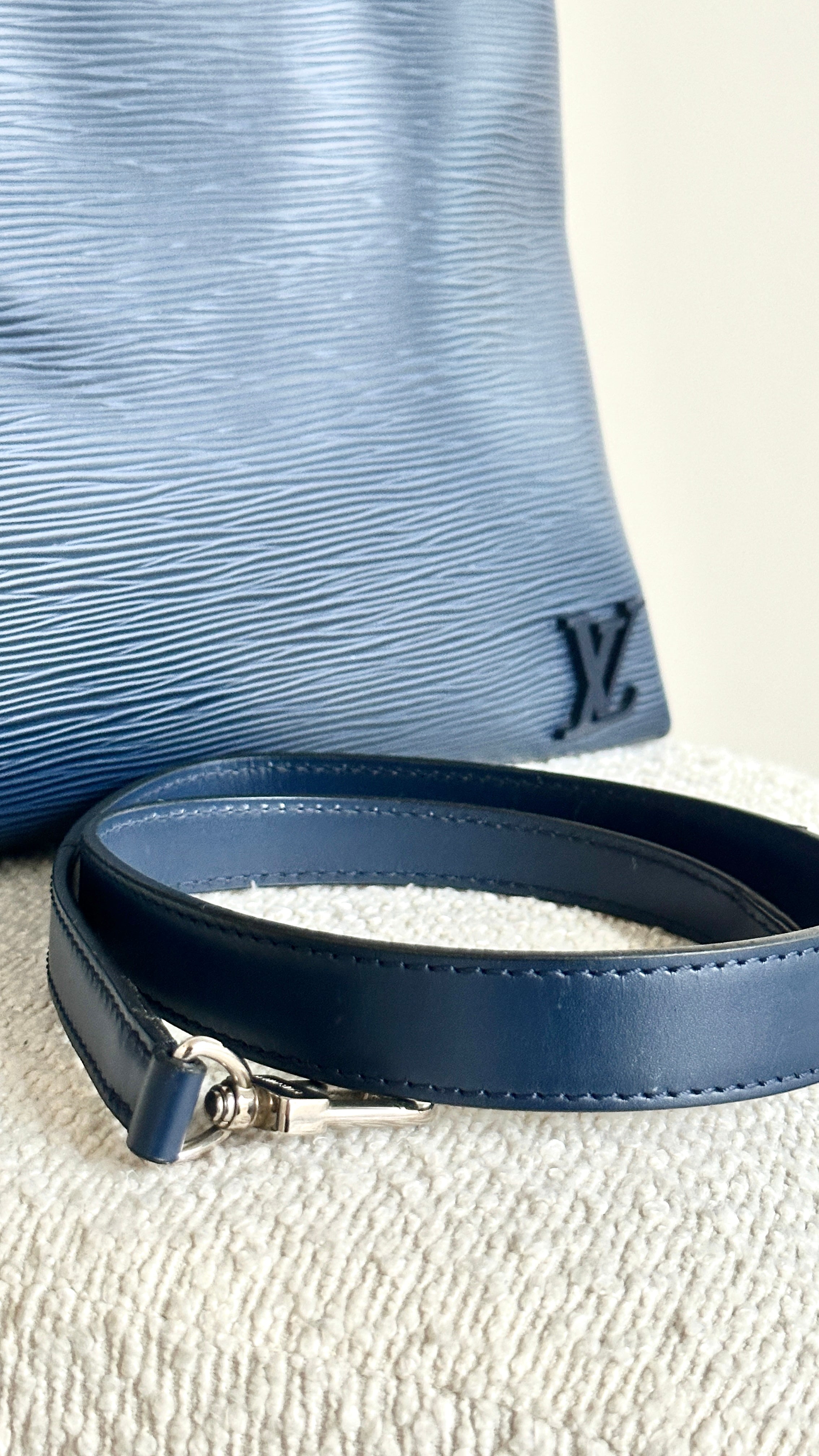 LOUIS VUITTON KLEBER EPI LEATHER MM BAG IN INDIGO BLUE