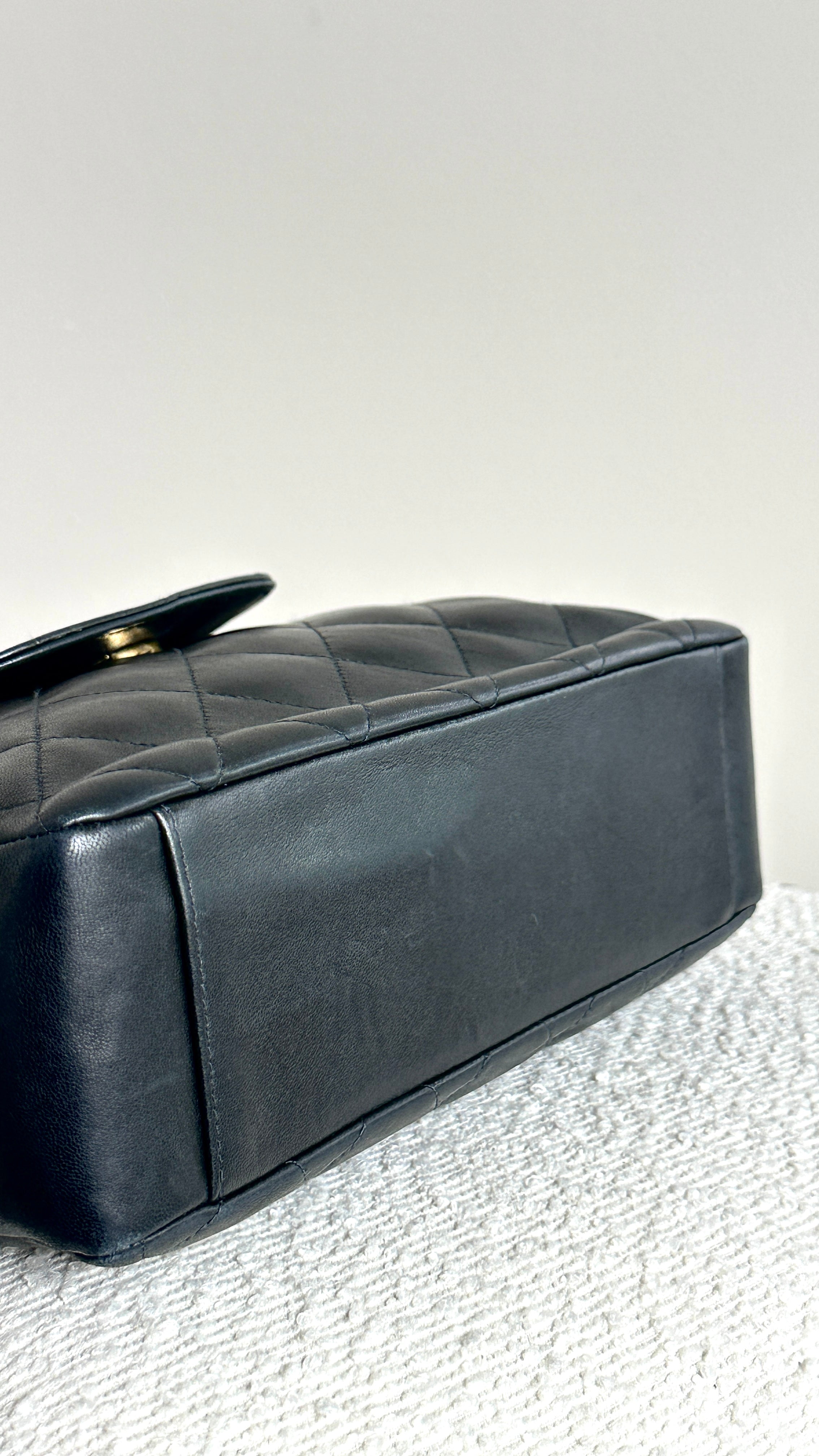 CHANEL VINTAGE 90'S WITH GOLD IN BLACK