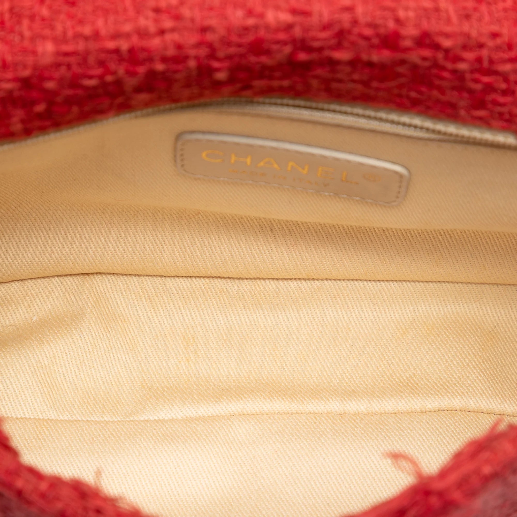 CHANEL MEDIUM TWEED DIAMOND STITCH NATURE FLAP BAG IN RED