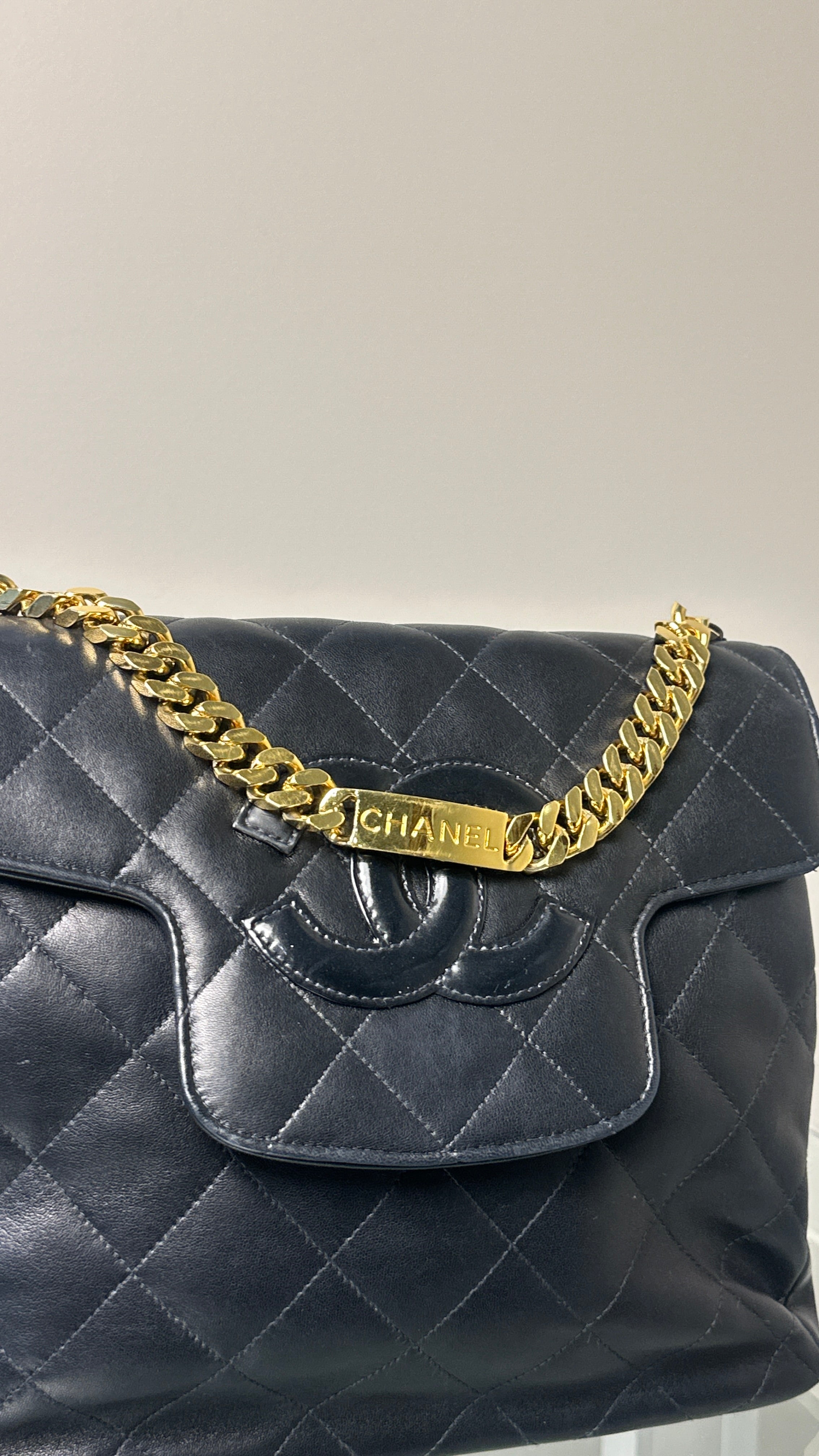 CHANEL VINTAGE 90'S WITH GOLD IN BLACK