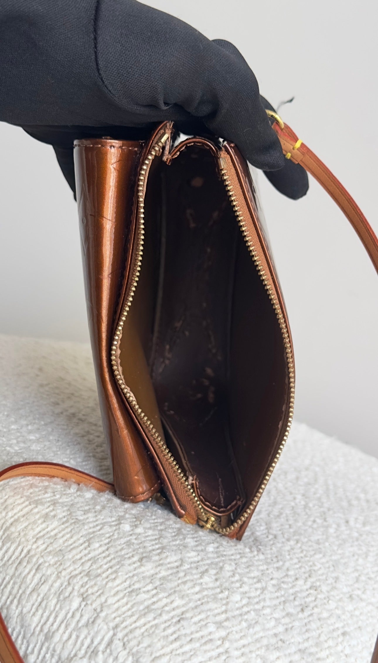 LOUIS VUITTON MOTT PATENT LEATHER BAG IN BRONZE