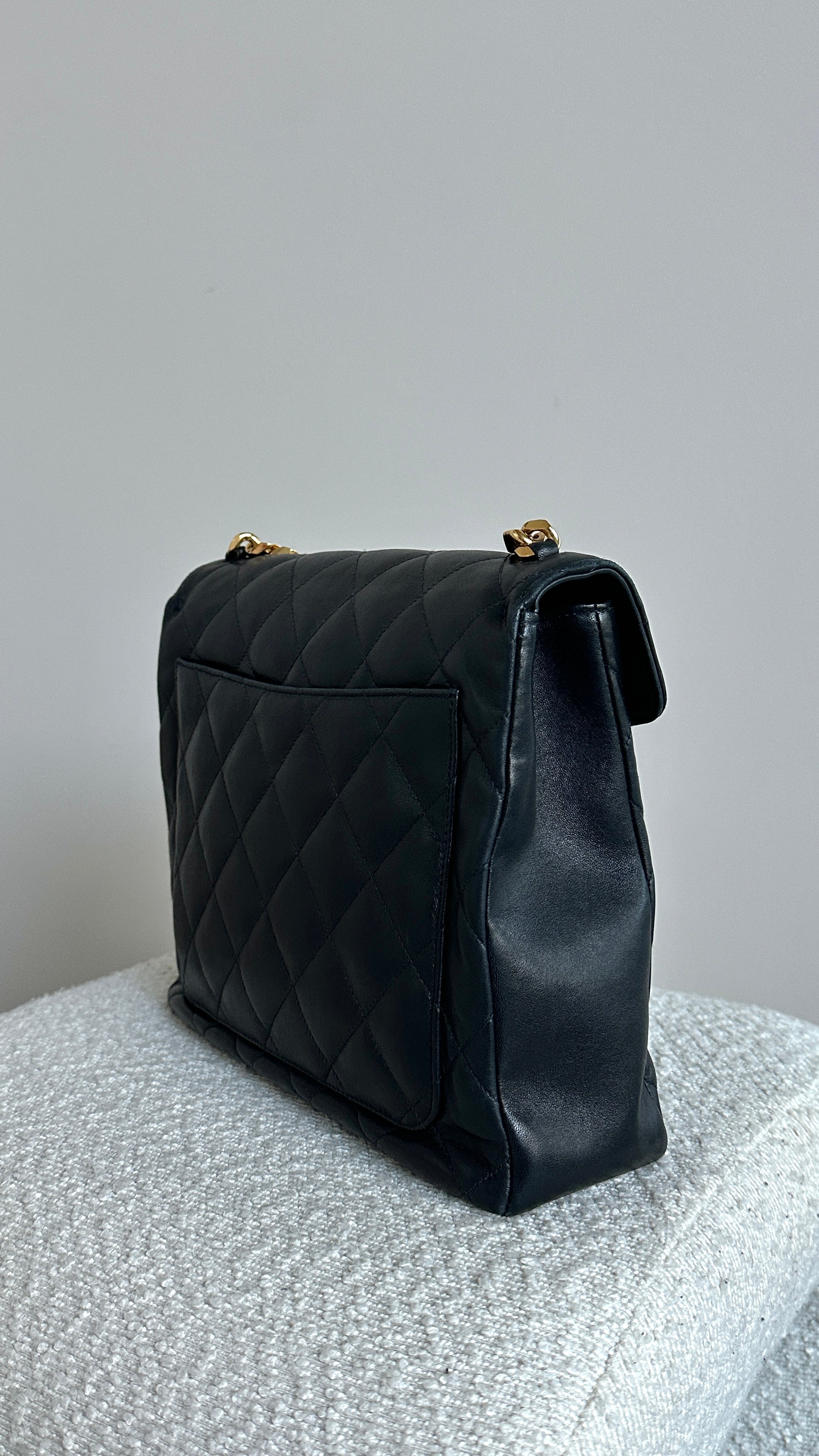 CHANEL VINTAGE 90'S WITH GOLD IN BLACK