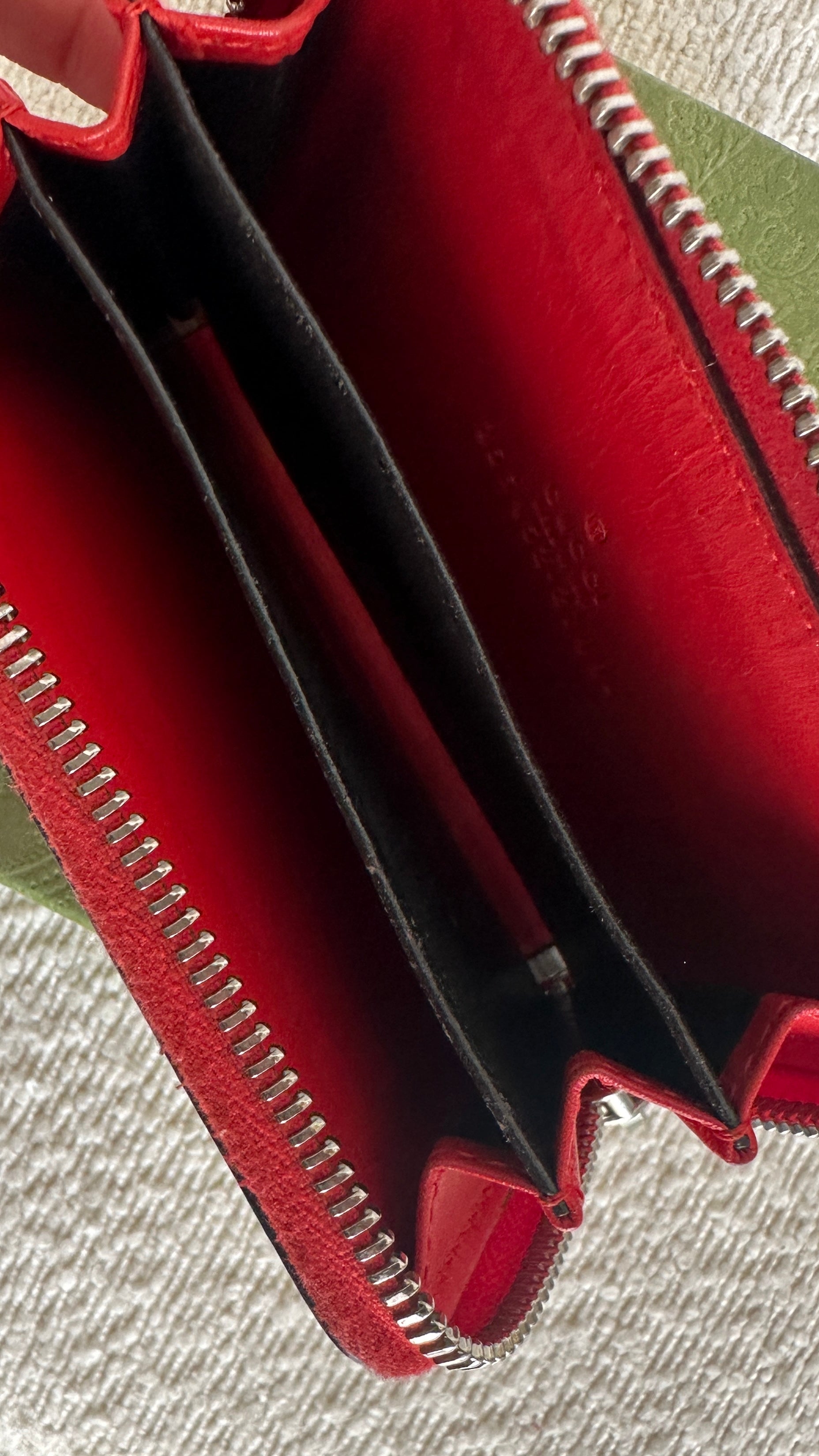 GUCCI LEATHER WALLET - IN RED