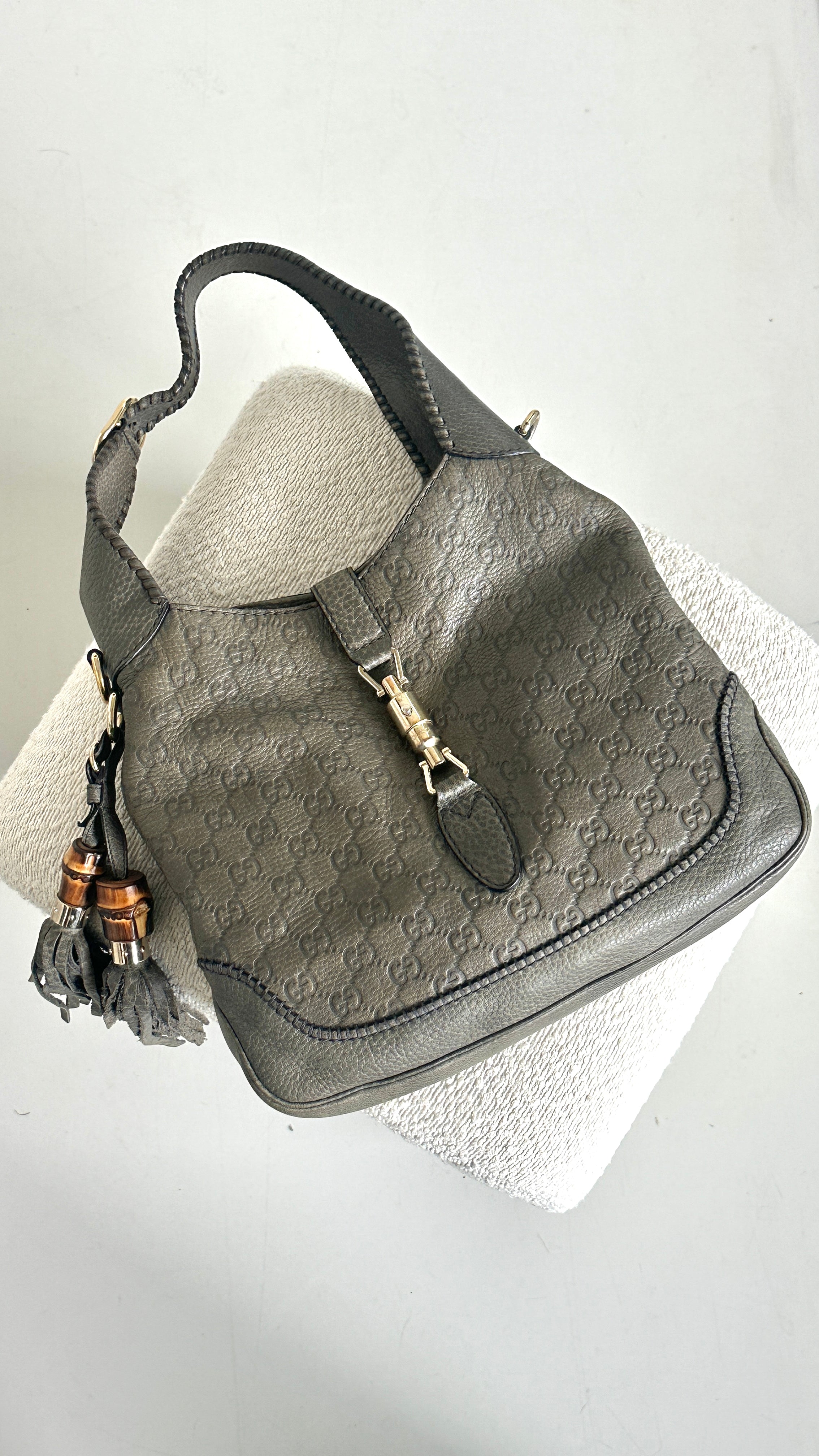 GUCCI MEDIUM GUCCISSIMA NEW JACKIE SATCHEL IN GREY