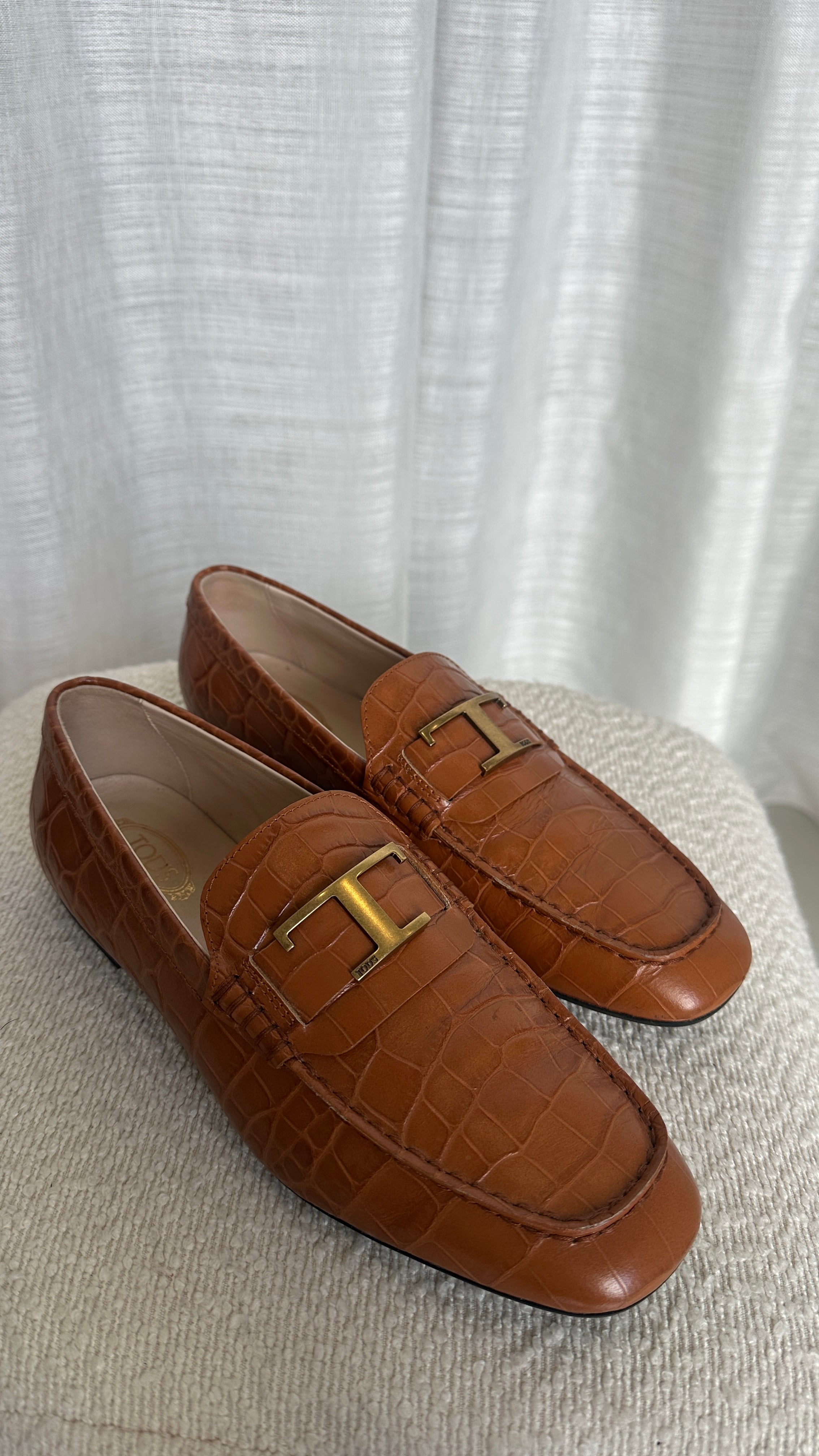 TOD'S T TIMELESS CROC-EFFECT LEATHER LOAFERS IN CAMEL - SIZE 38
