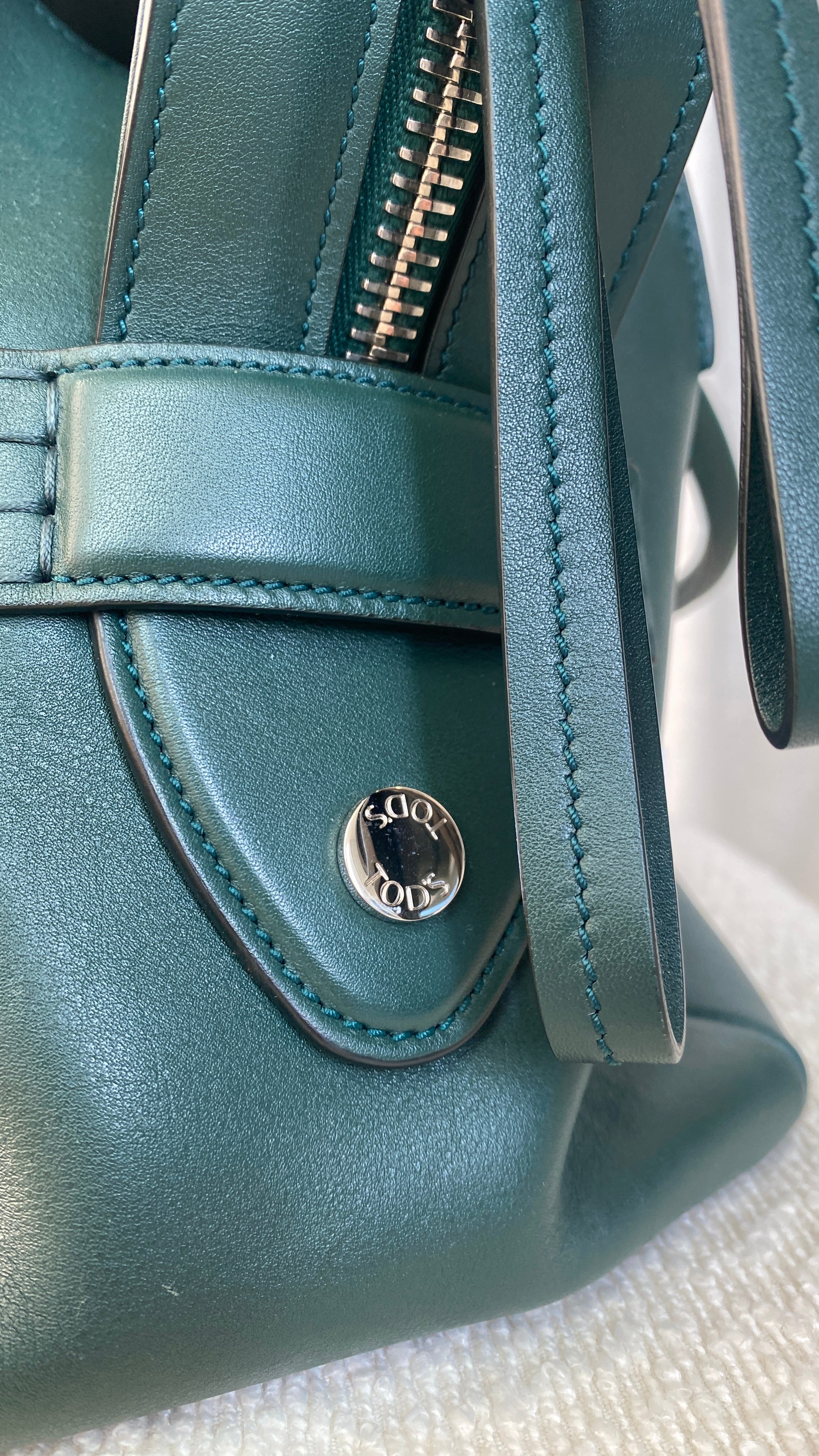 Tod's Vintage Leather Bag In Green