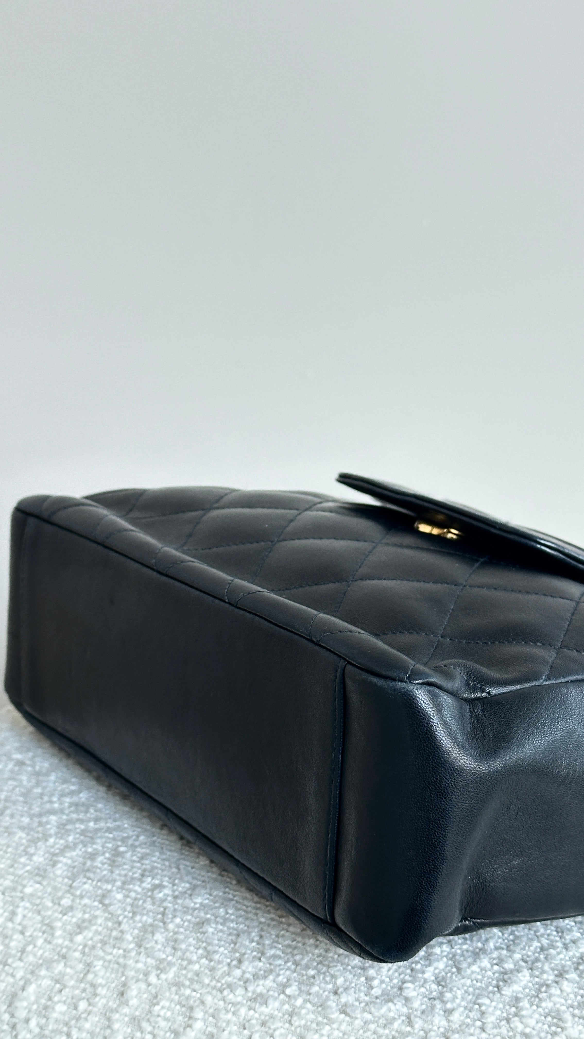 CHANEL VINTAGE 90'S WITH GOLD IN BLACK