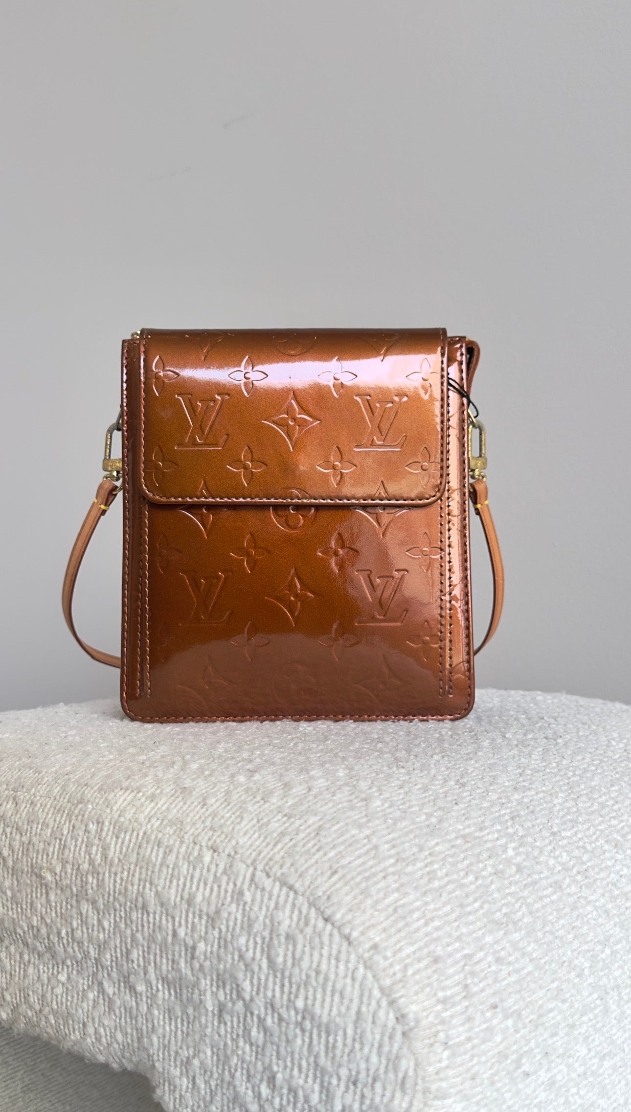 LOUIS VUITTON MOTT PATENT LEATHER BAG IN BRONZE