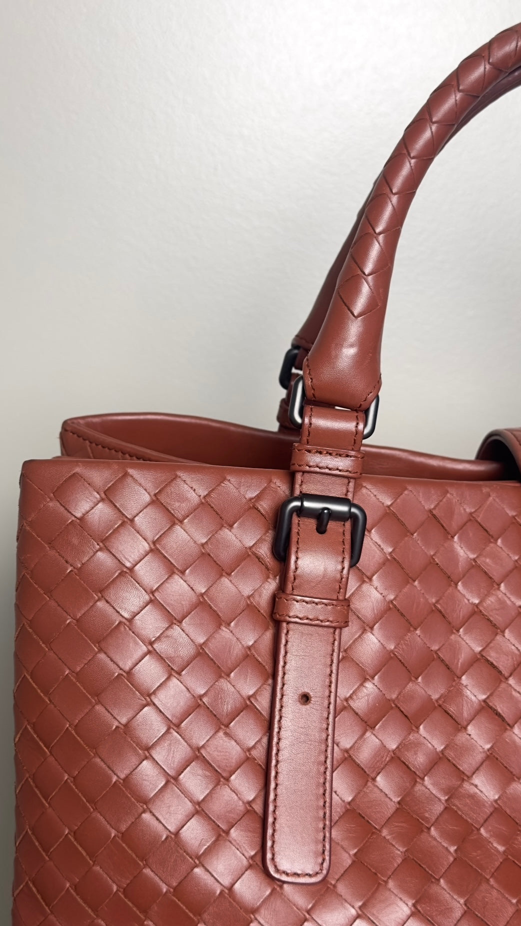 BOTTEGA VENETA MEDIUM NAPPA INTERCCIATO ROMA TOTE BAG IN TERRACOTTA
