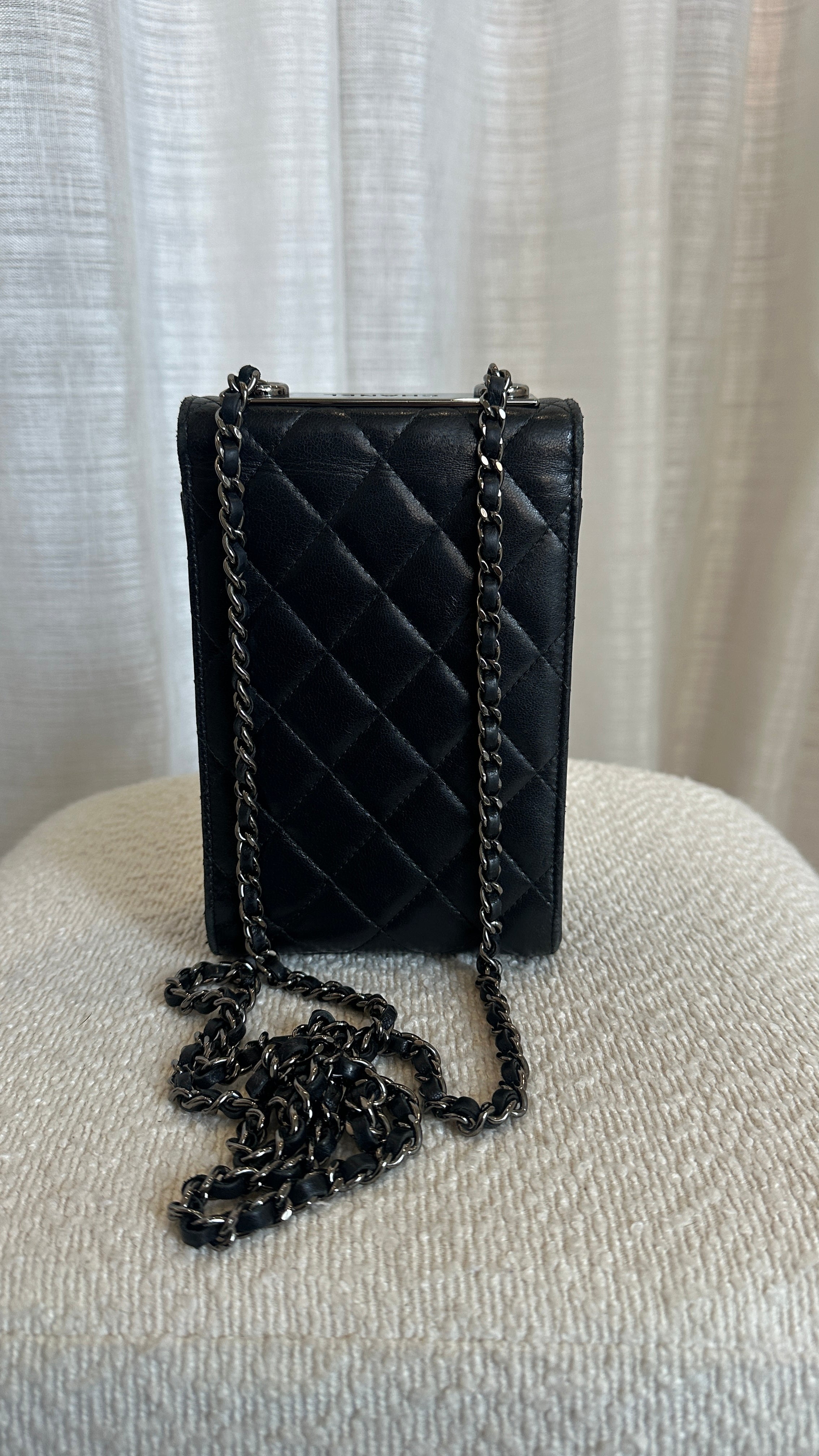CHANEL LAMBSKIN QUILTED TRENDY CC PHONE HOLDER - IN BLACK