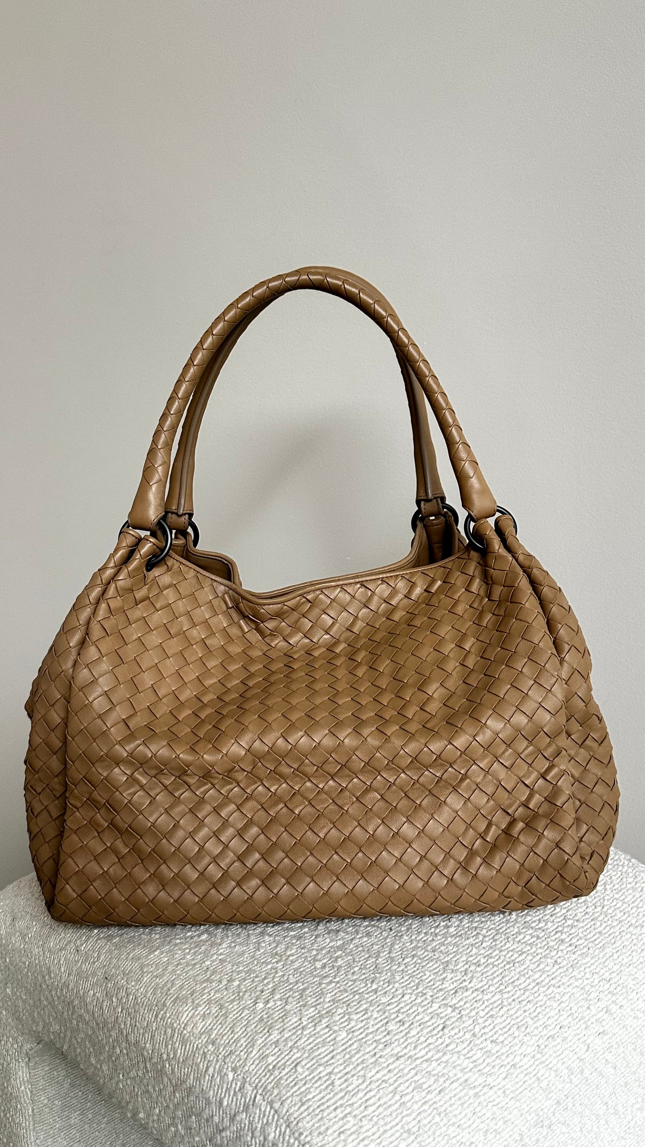 BOTTEGA NAPPA INTERCCIATO PARACHUTE TOTE BAG IN BEIGE