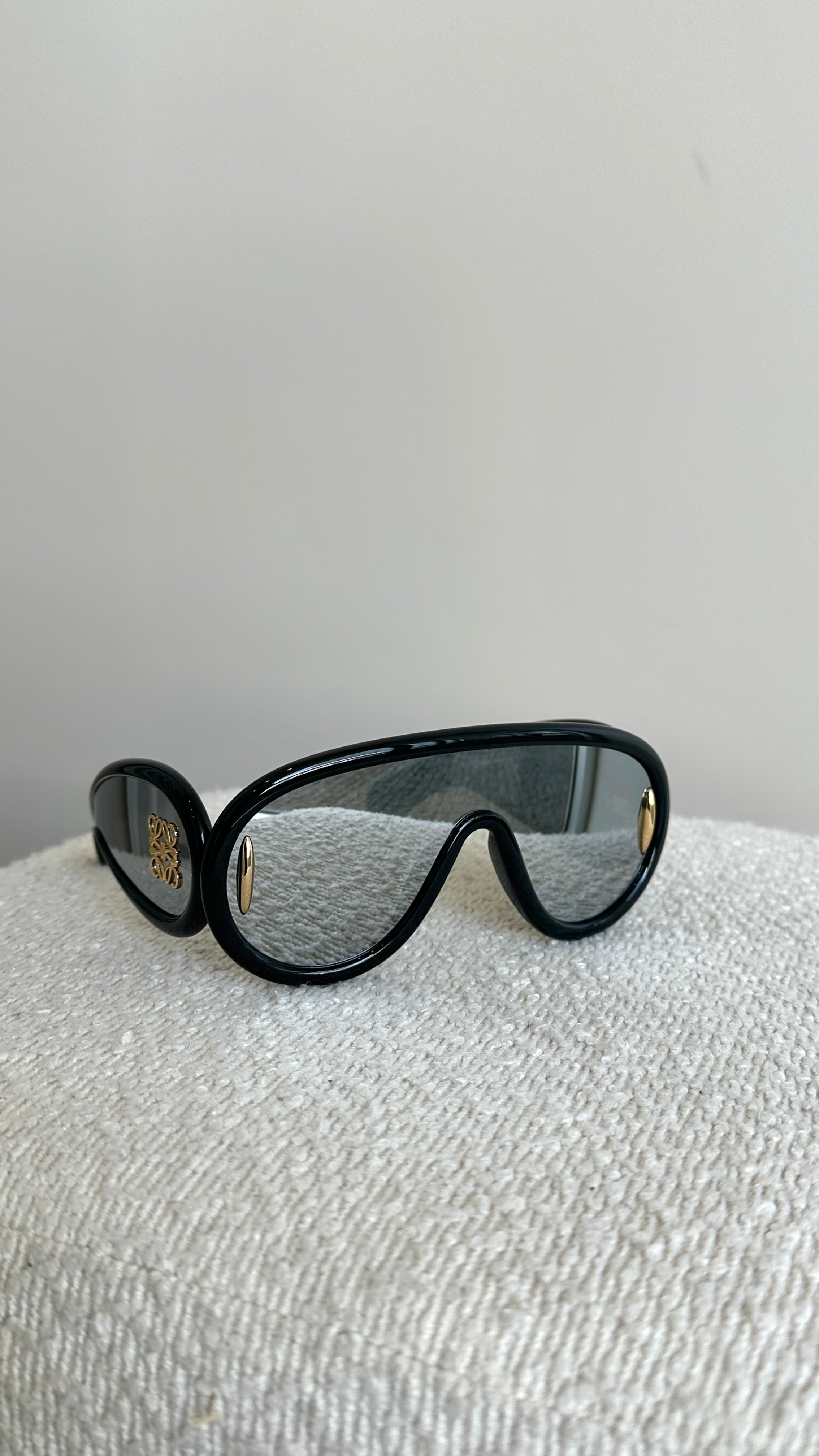LOEWE PAULAS IBIZA SUNGLASSES IN BLACK