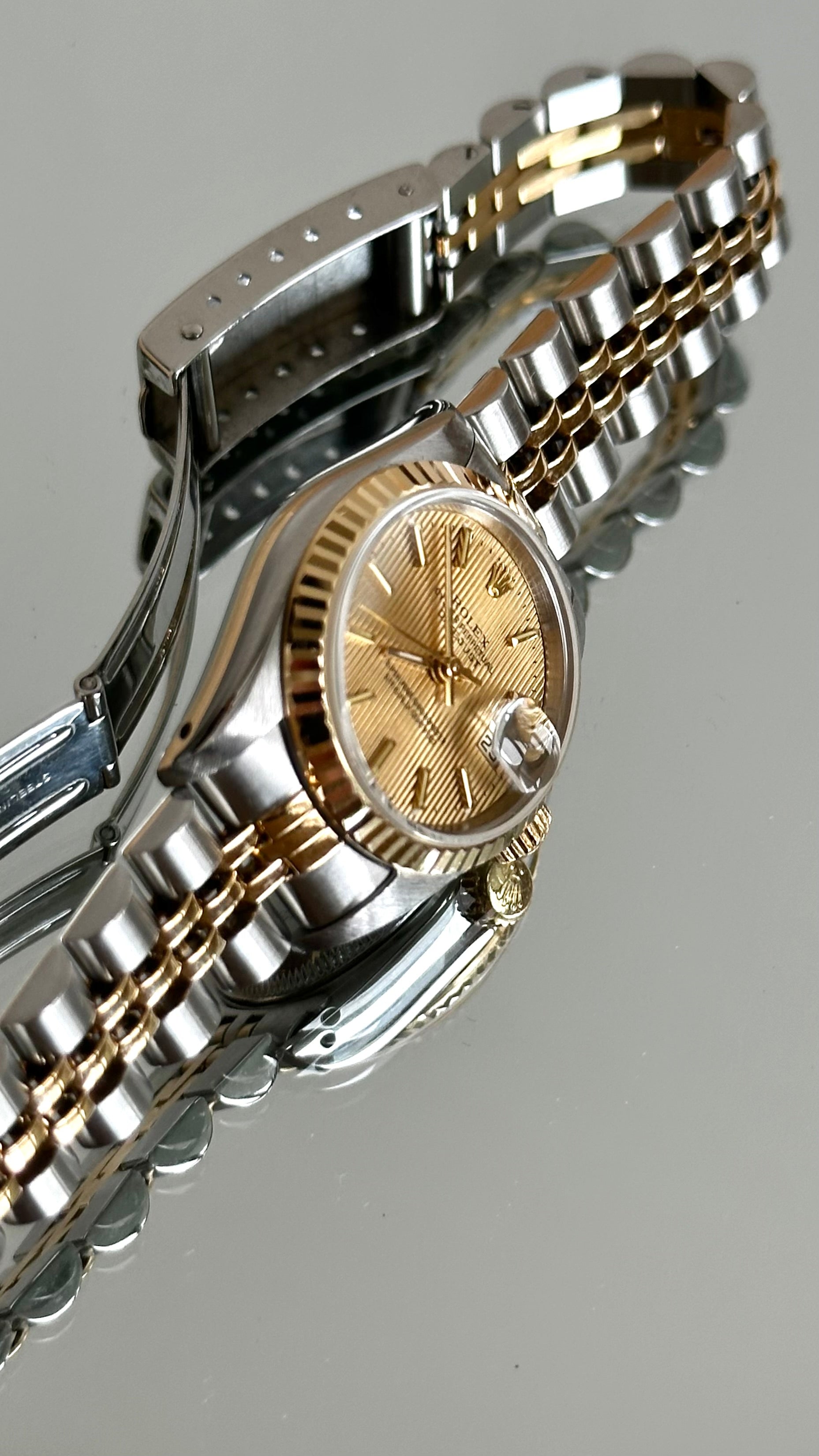 ROLEX LADY DATEJUST 26MM WITH GOLDEN DIAL IN STEEL AND GOLD 18K