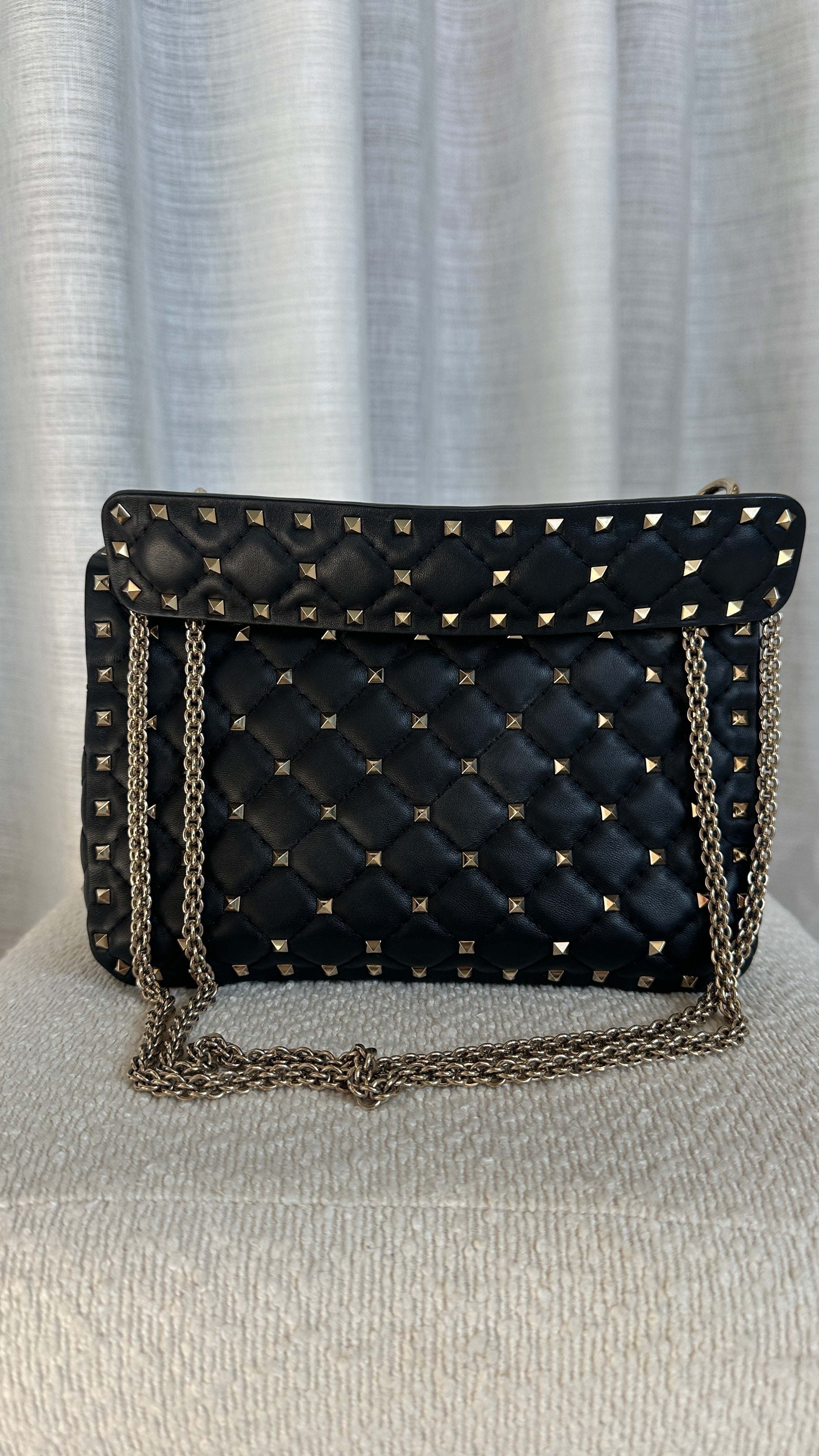 VALENTINO GARAVANI ROCKSTUD SPIKE BAG - IN BLACK