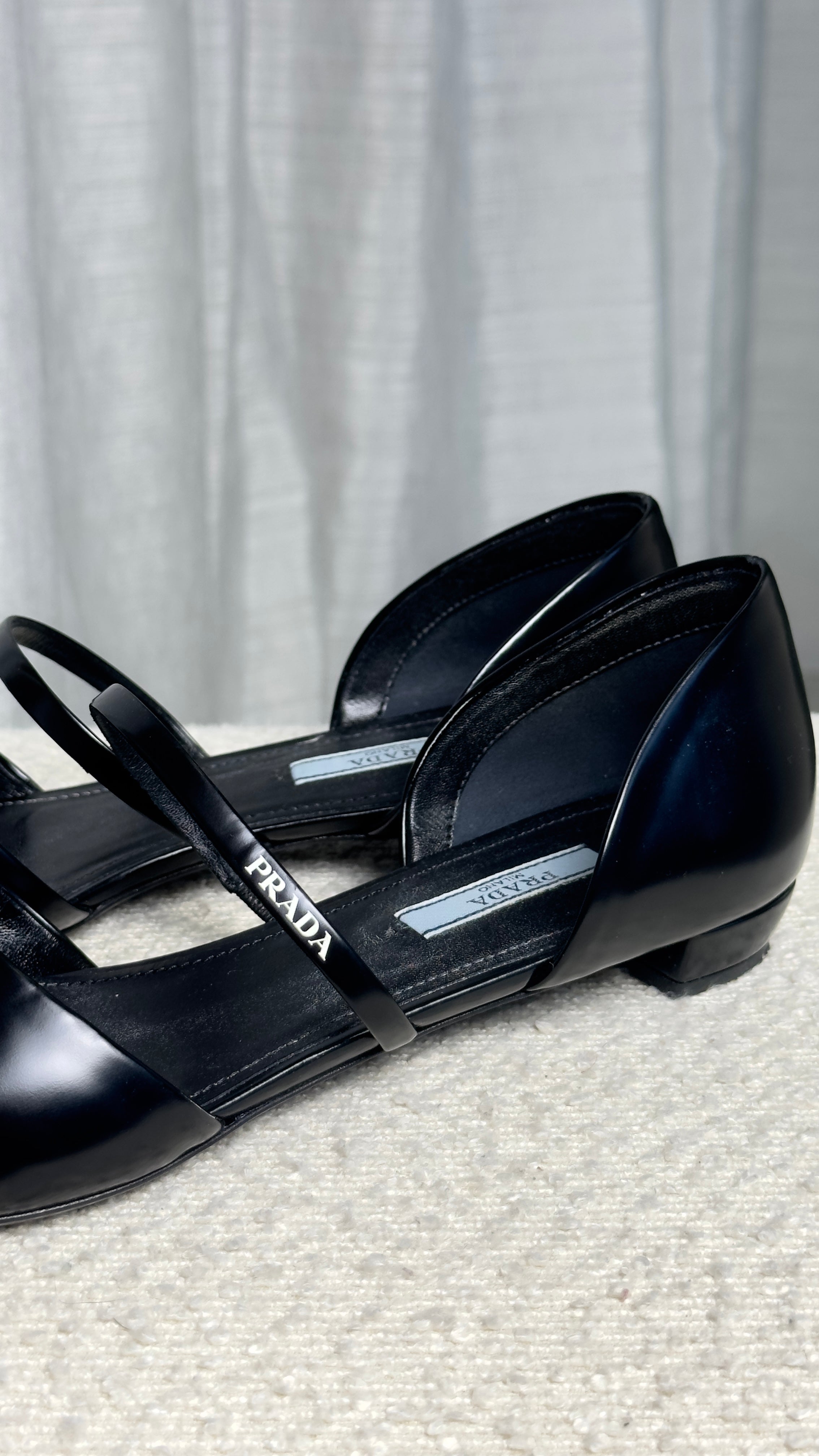PRADA SHOES IN BLACK - SIZE 39