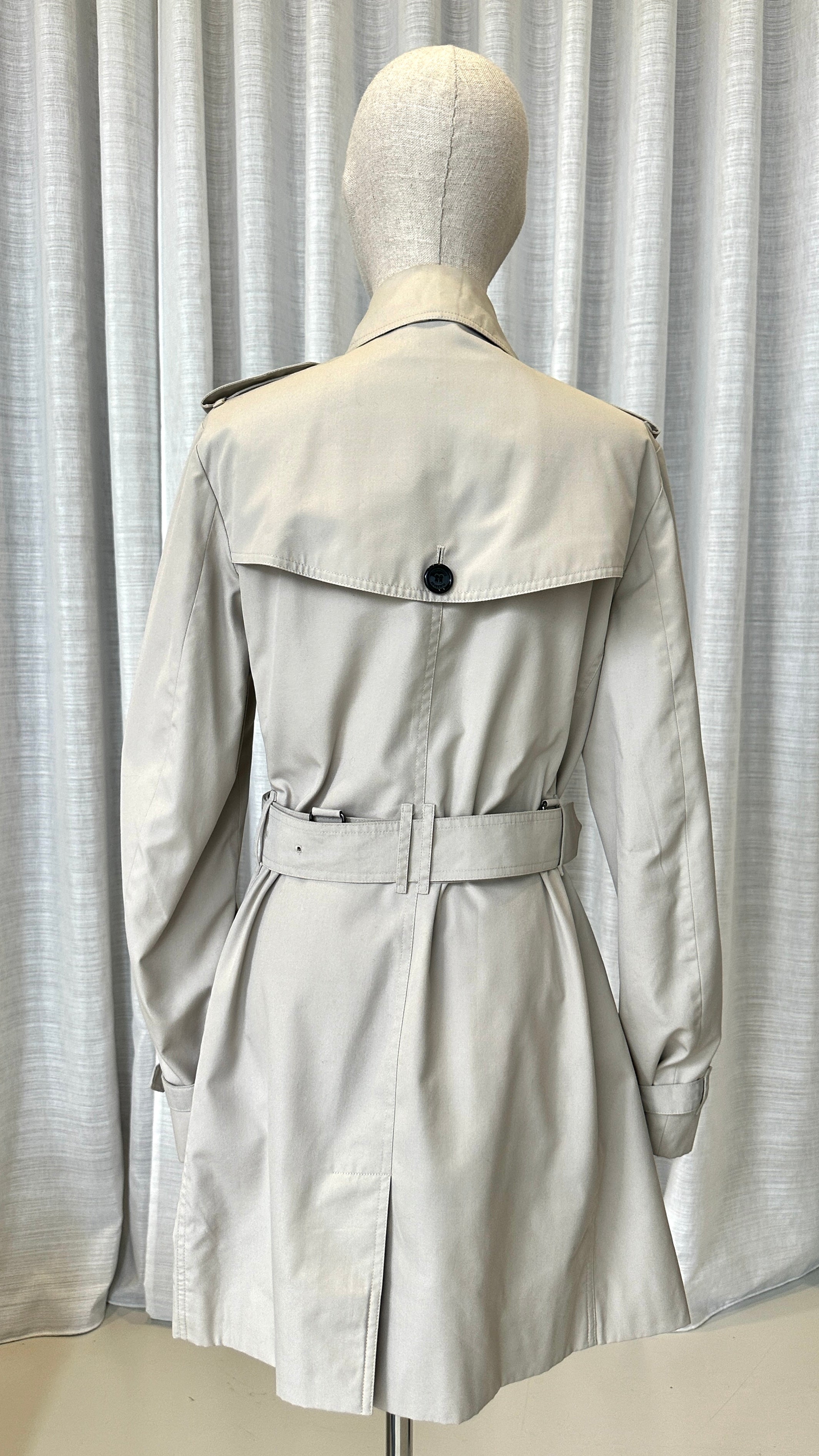 BURBERRY TRENCH COAT IN OFF WHITE