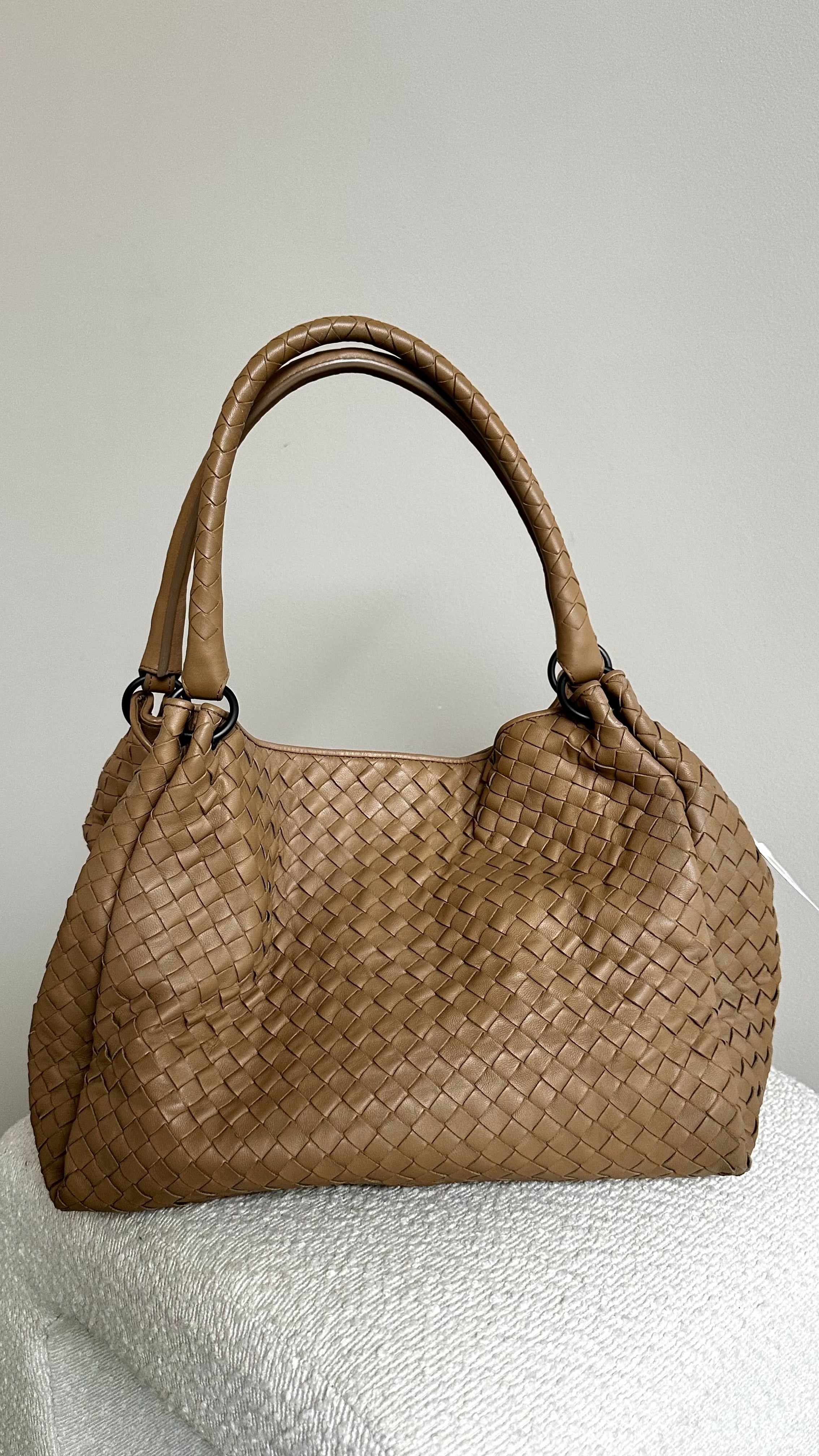 BOTTEGA NAPPA INTERCCIATO PARACHUTE TOTE BAG IN BEIGE