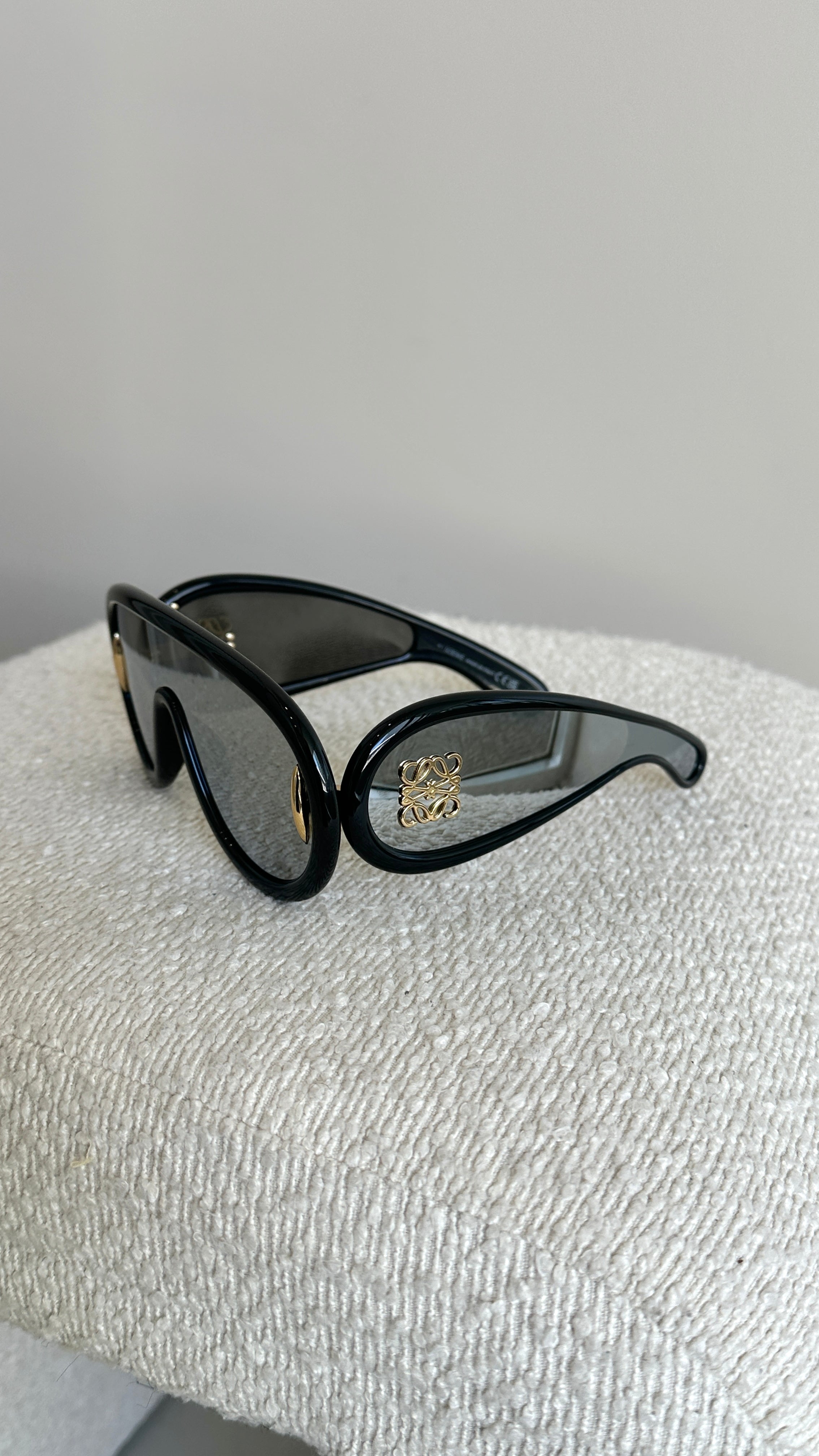 LOEWE PAULAS IBIZA SUNGLASSES IN BLACK