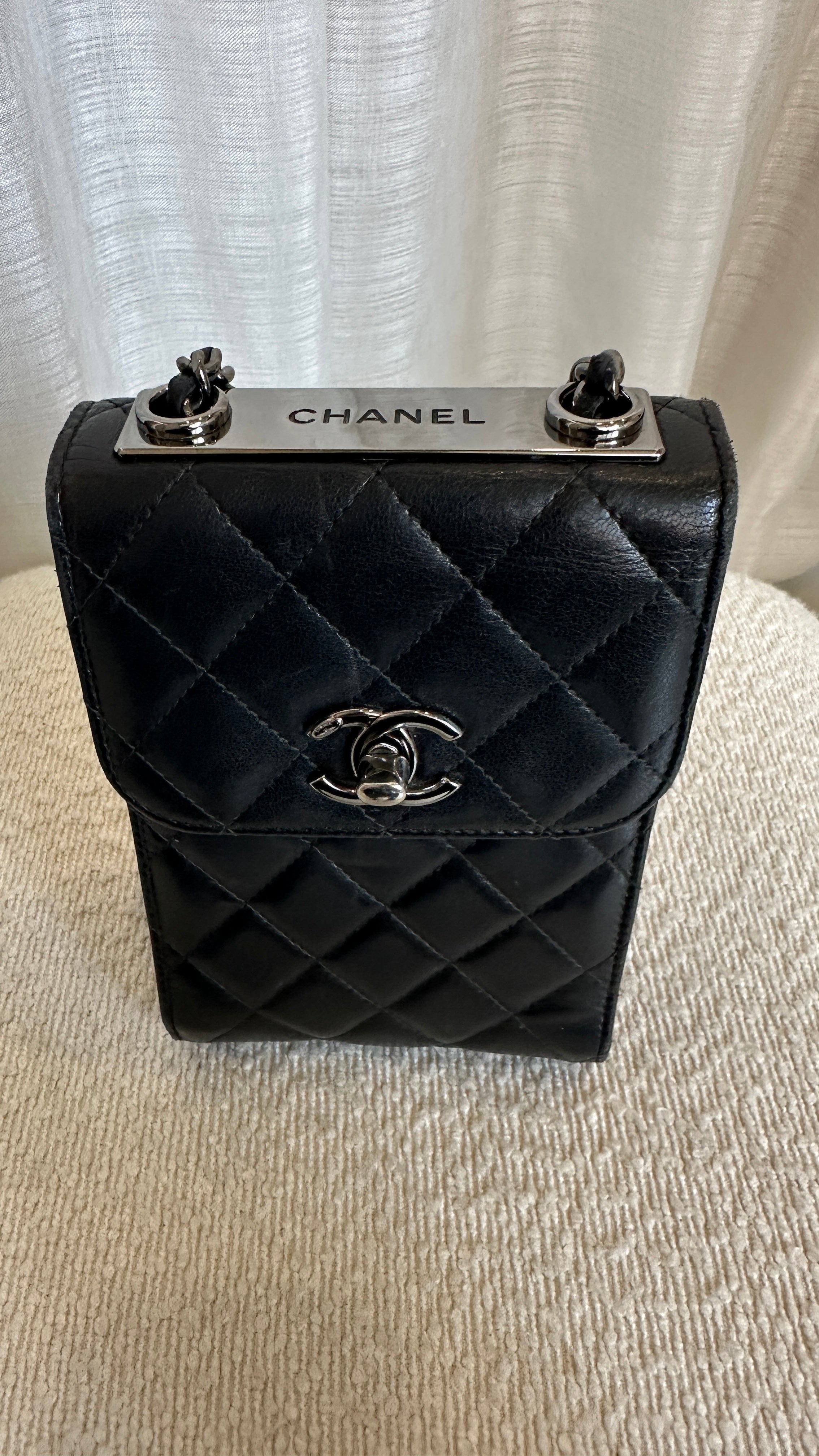 CHANEL LAMBSKIN QUILTED TRENDY CC PHONE HOLDER - IN BLACK