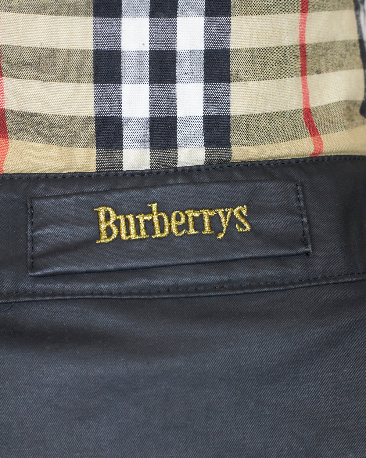 Jaqueta Preta Impermeável Burberry