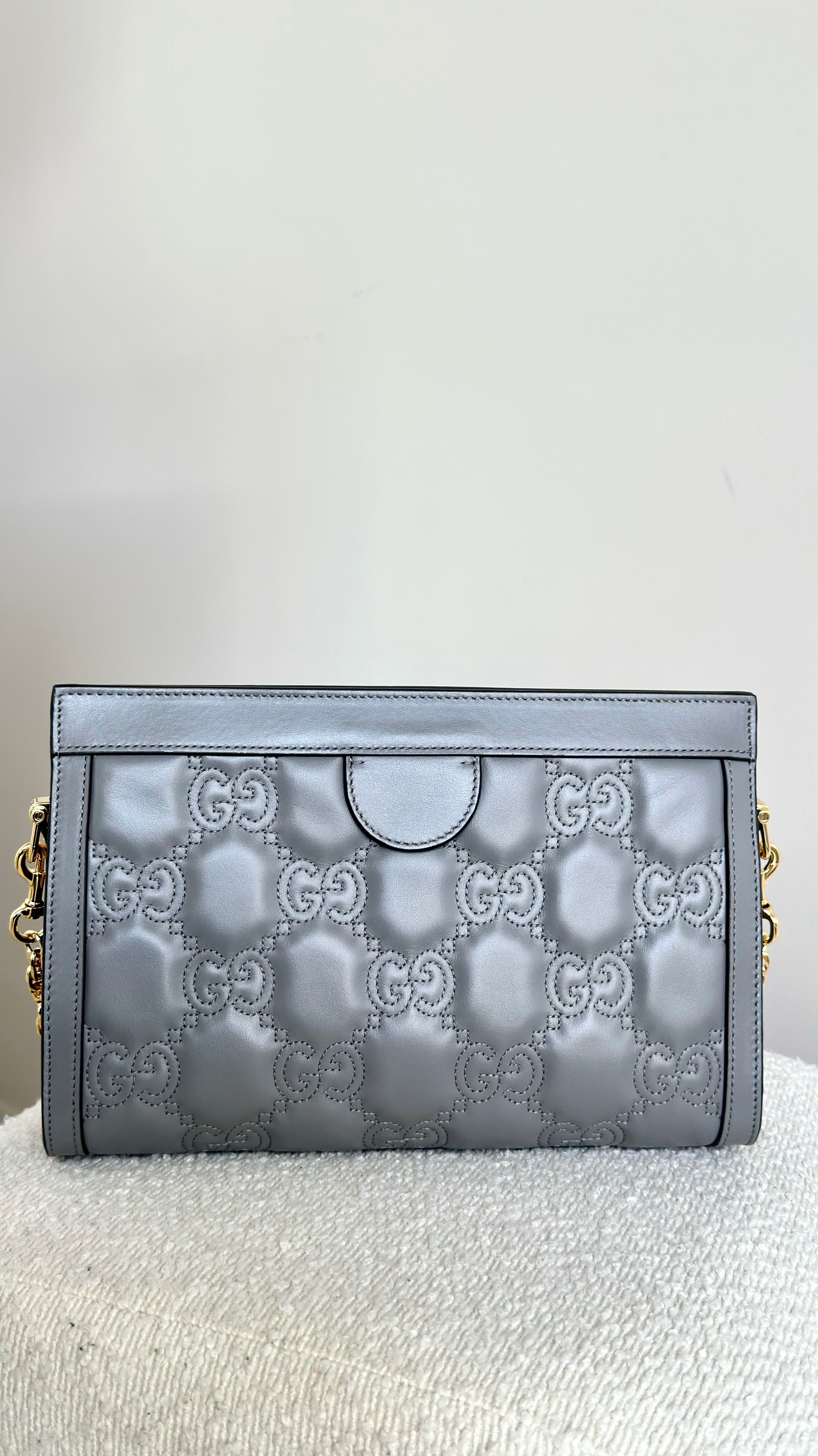 GUCCI SMALL GG MARMONT MATELASSE LEATHER OPHIDIA CHAIN BAG IN GRAY
