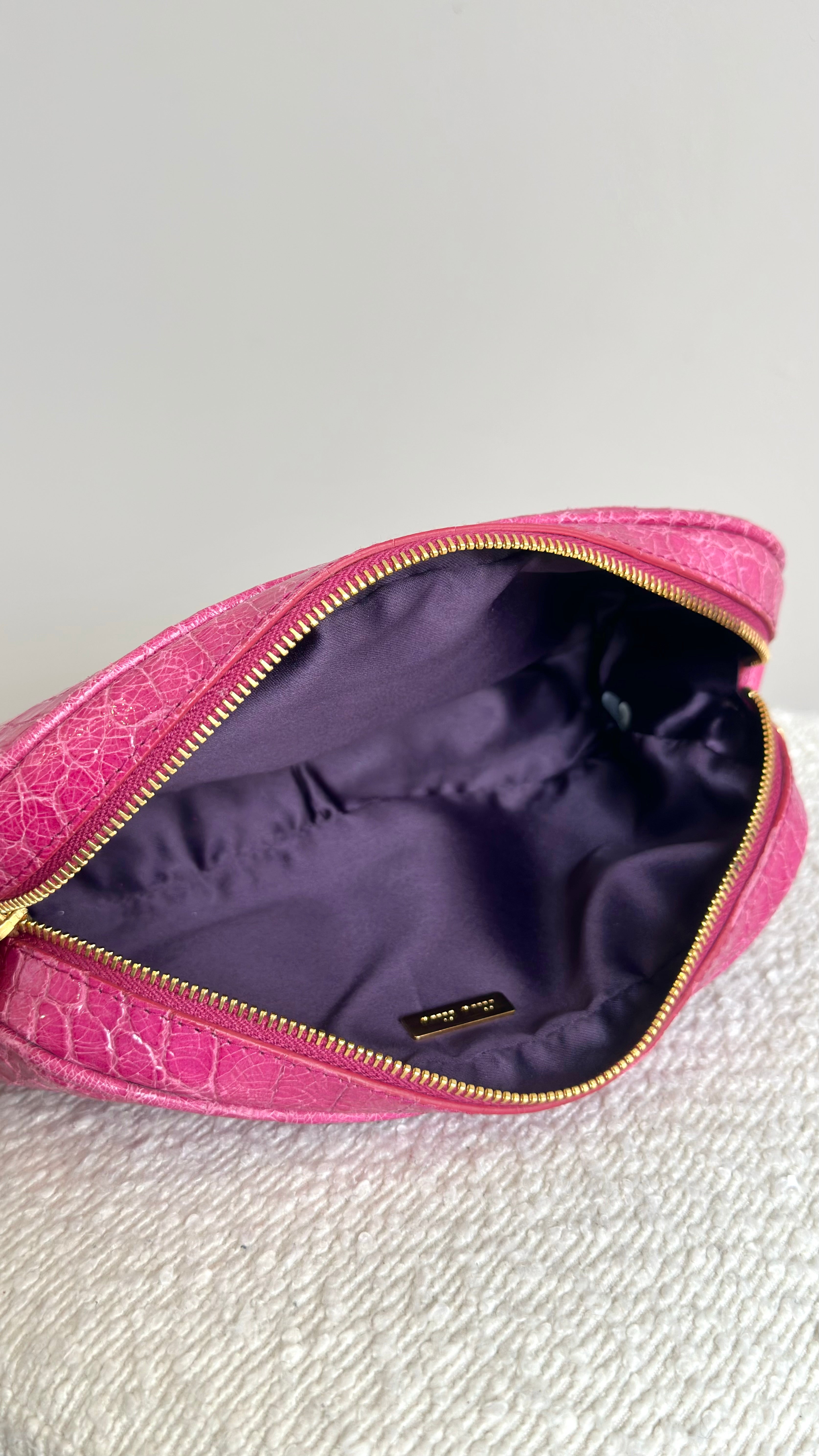 MIU MIU CROC EMBOSSED PATENT CROSSBODY IN PINK